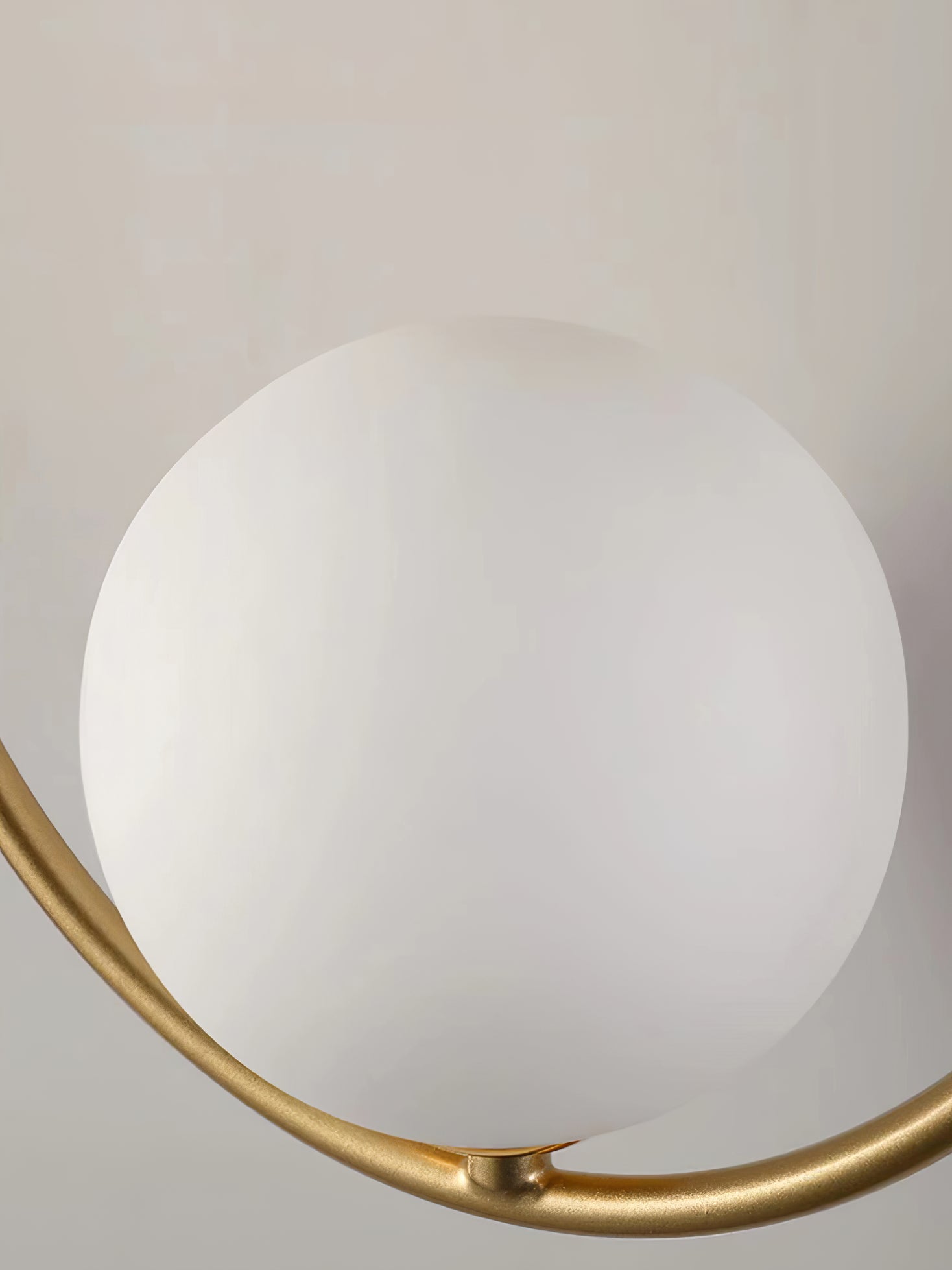 Design Wandlamp Goud Wit Glas Sfeerlicht Modern Interieur Woonaccessoires Stijlvolle Verlichting | Sansoti