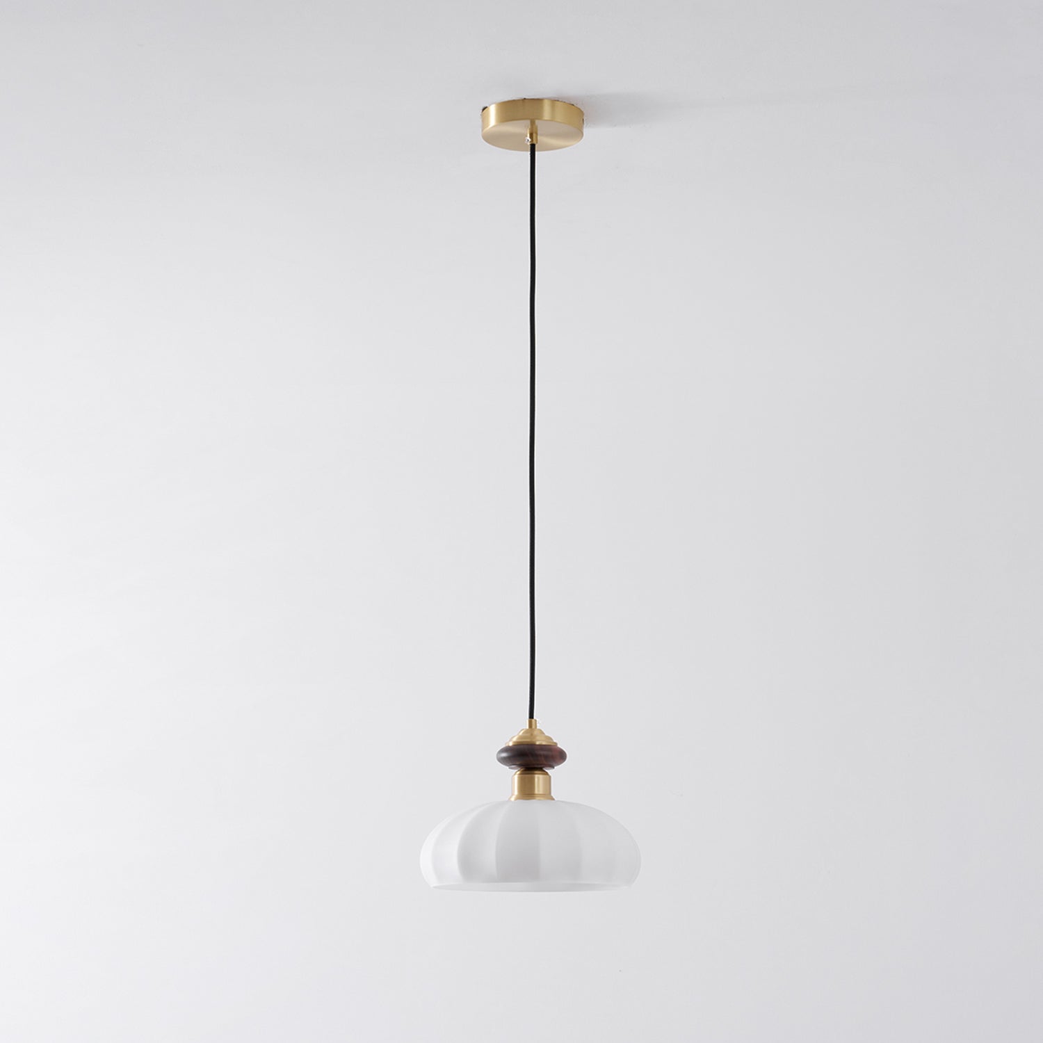 Glazen Hanglamp Bailey met Walnoten Houten Top | Retro Vintage Verlichting Koper Messing | Keukeneiland Eettafel Ontbijthoek | Eetkamer Hanglampen Glas | Skandinavisch Interieur | Sansoti