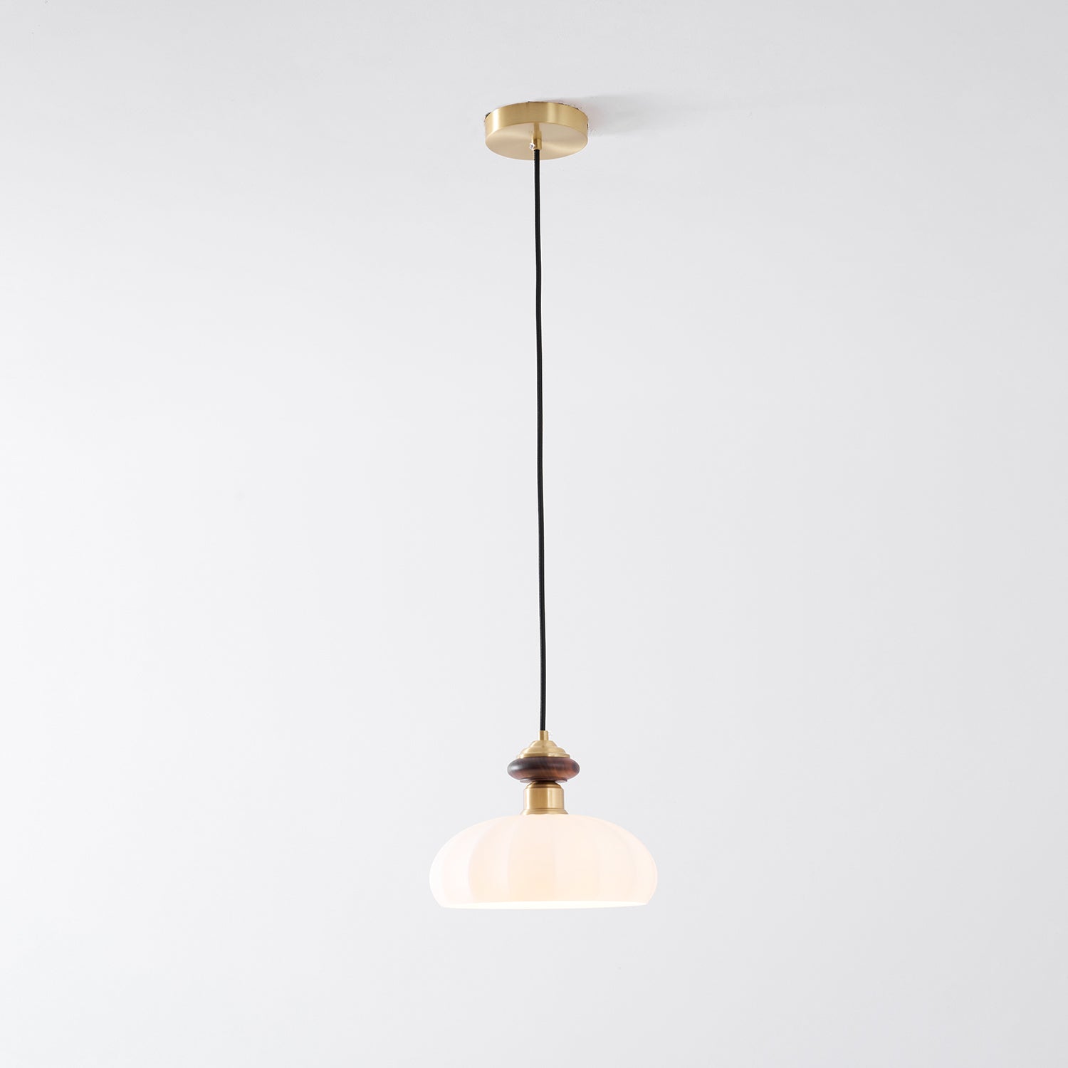 Glazen Hanglamp Bailey met Walnoten Houten Top | Retro Vintage Verlichting Koper Messing | Keukeneiland Eettafel Ontbijthoek | Eetkamer Hanglampen Glas | Skandinavisch Interieur | Sansoti