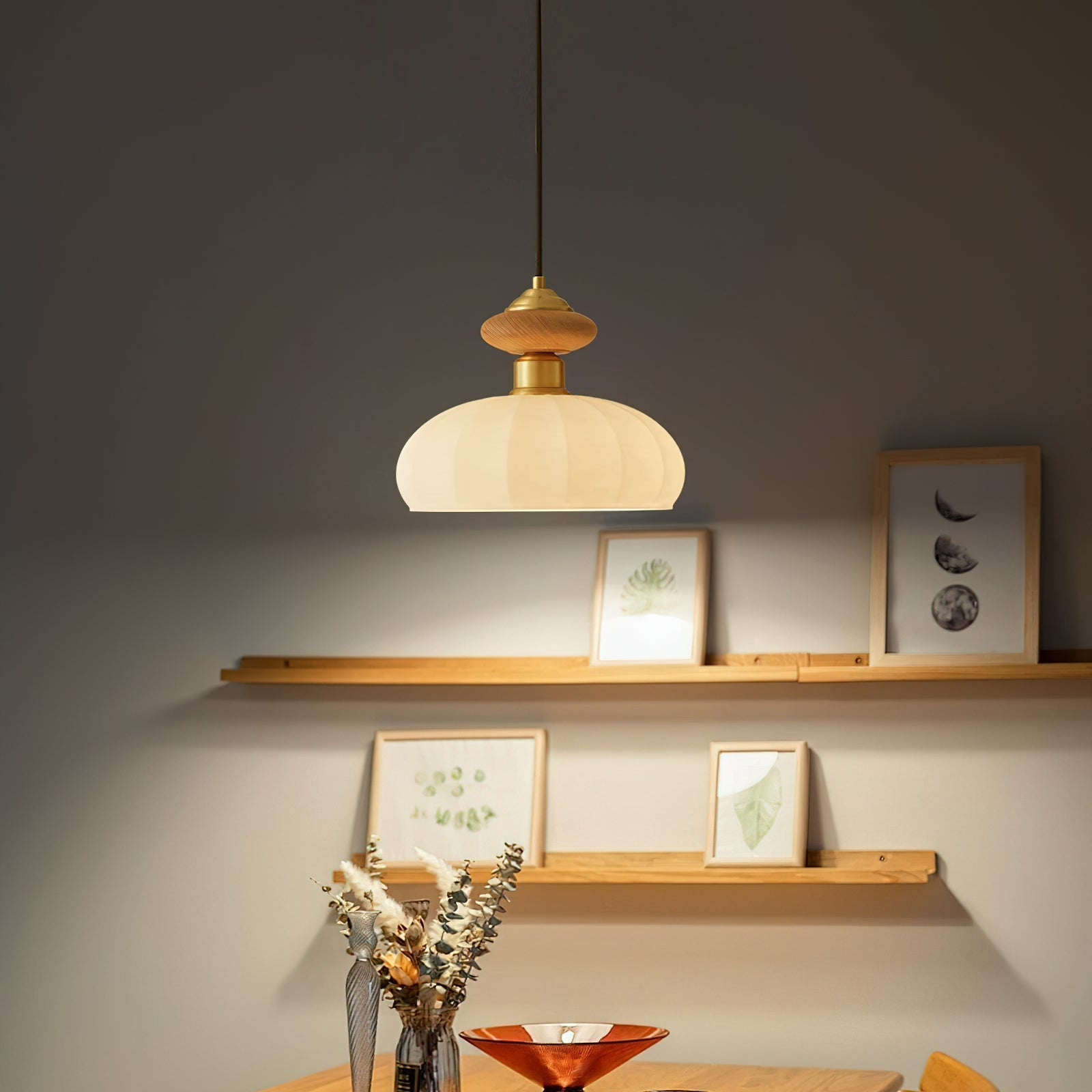 Glazen Hanglamp Bailey met Walnoten Houten Top | Retro Vintage Verlichting Koper Messing | Keukeneiland Eettafel Ontbijthoek | Eetkamer Hanglampen Glas | Skandinavisch Interieur | Sansoti