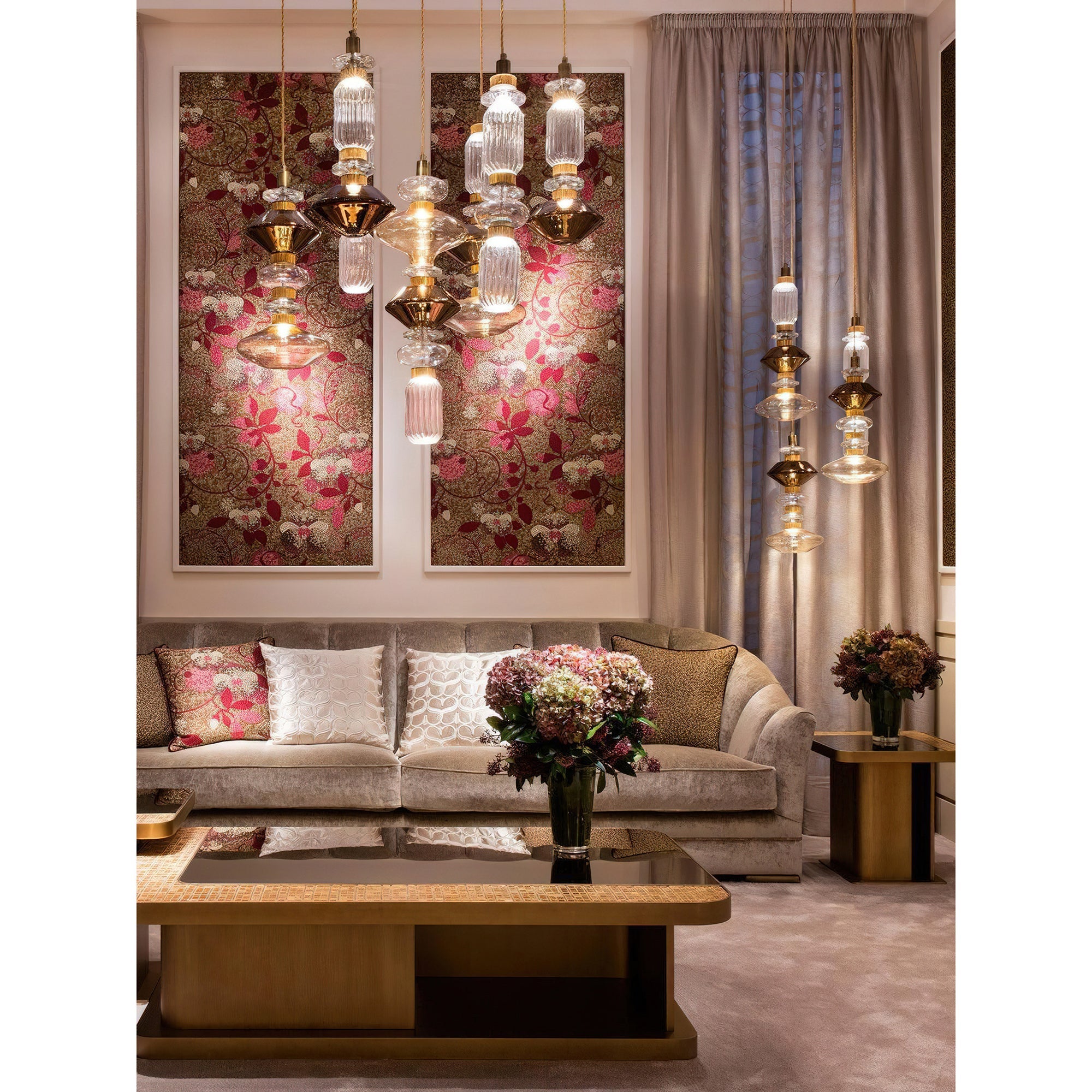Glazen Hanglamp met Koperen Afwerking en Elegante Bolvorm voor Woonkamer en Eetkamer | Sansoti