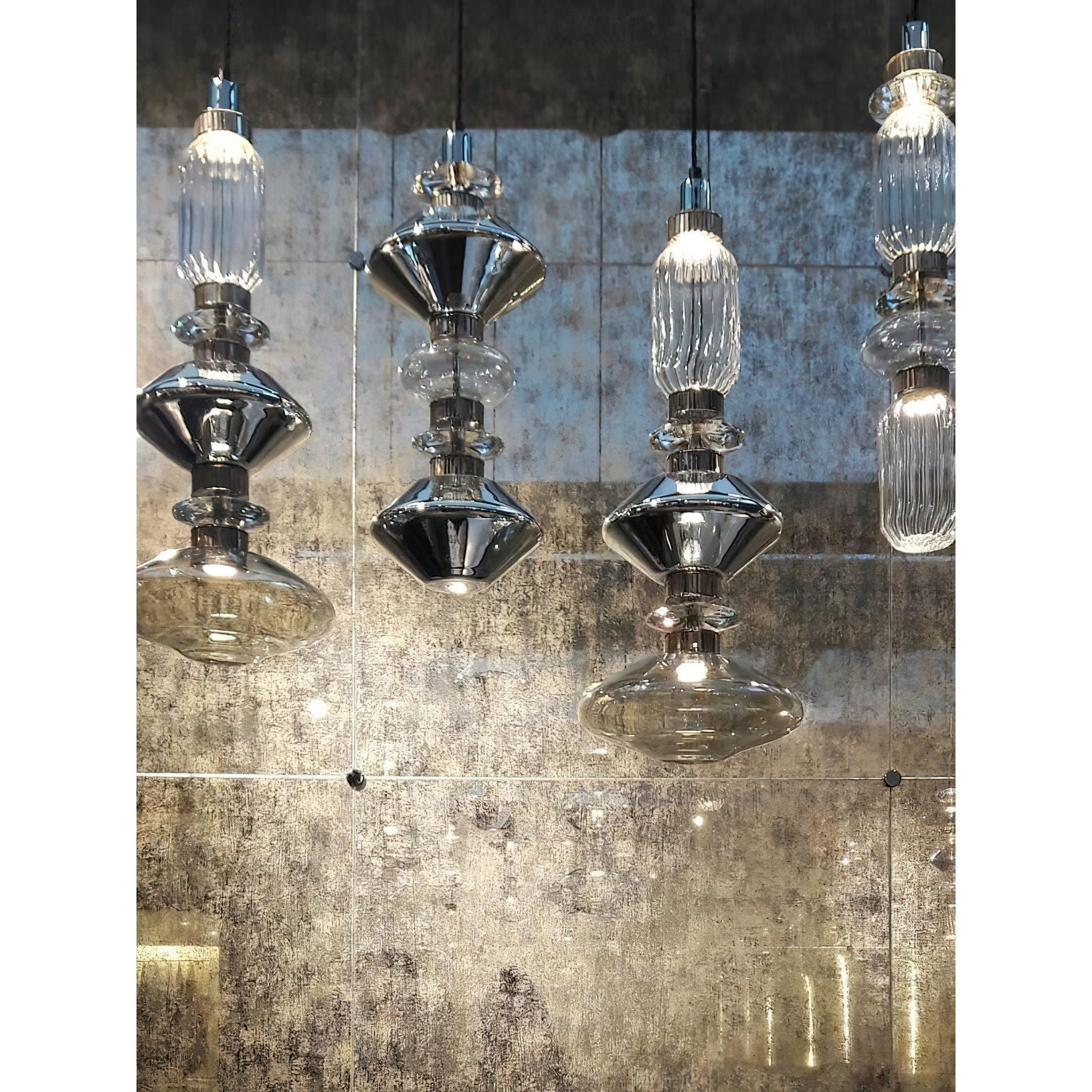 Glazen Hanglamp met Koperen Afwerking en Elegante Bolvorm voor Woonkamer en Eetkamer | Sansoti