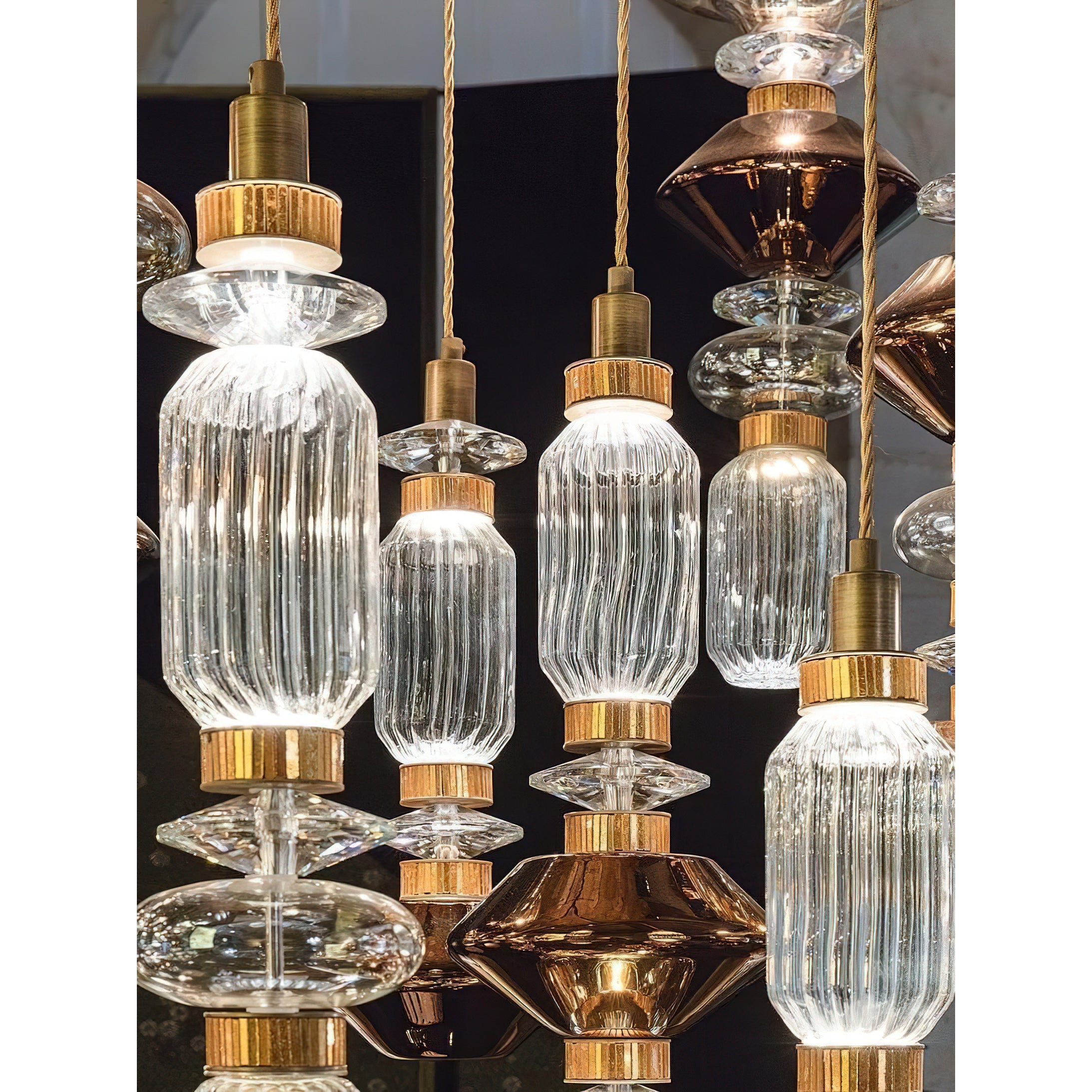 Glazen Hanglamp met Koperen Afwerking en Elegante Bolvorm voor Woonkamer en Eetkamer | Sansoti
