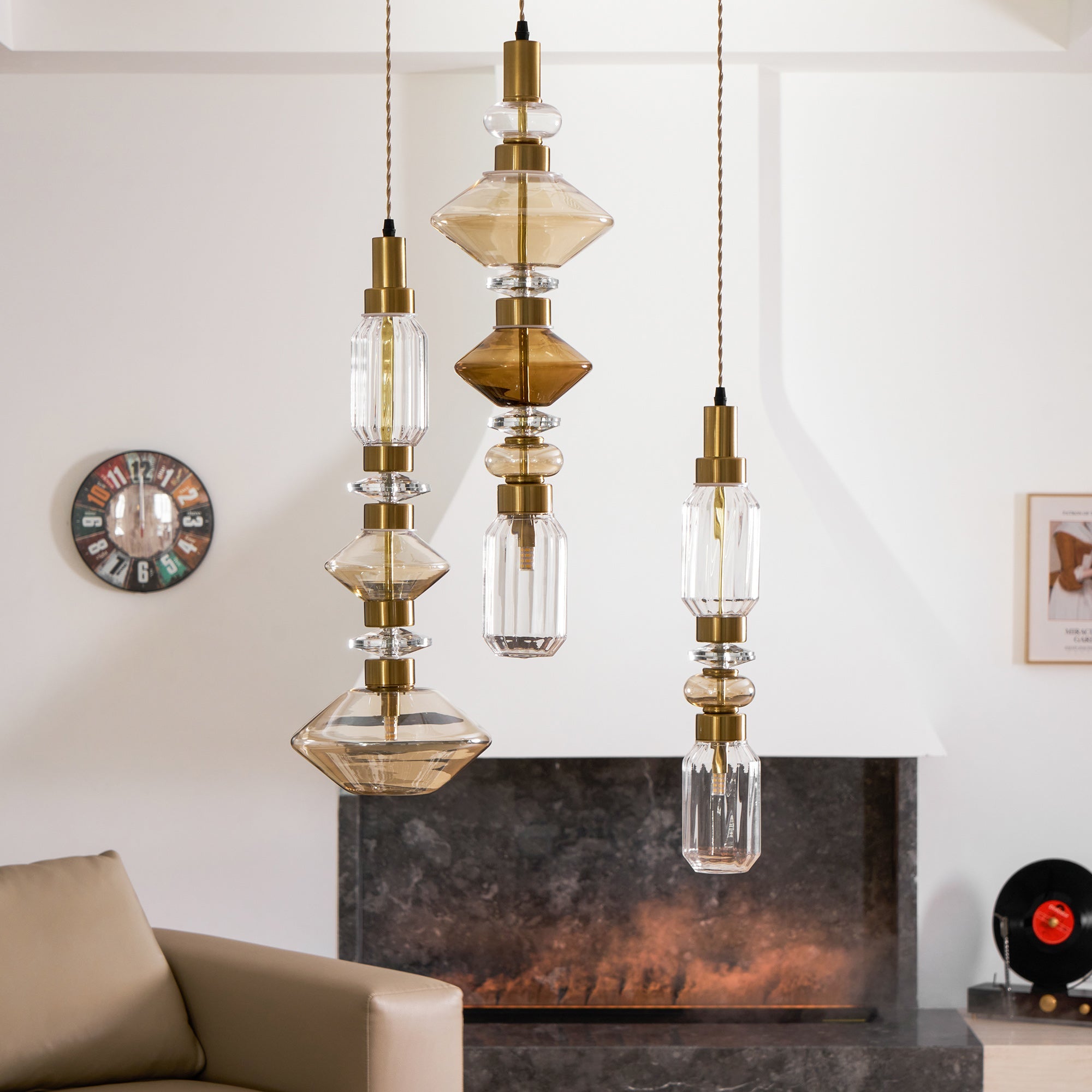 Glazen Hanglamp met Koperen Afwerking en Elegante Bolvorm voor Woonkamer en Eetkamer | Sansoti