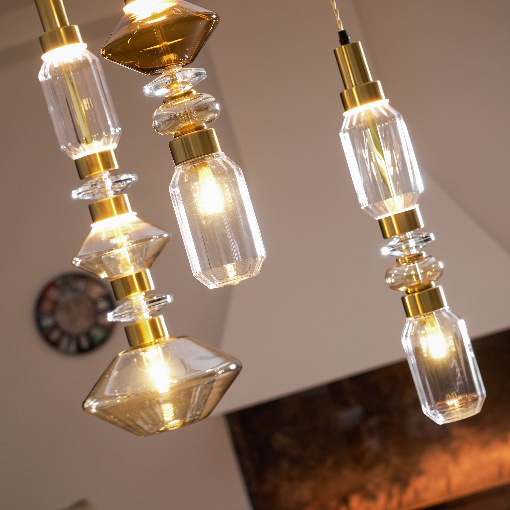 Glazen Hanglamp met Koperen Afwerking en Elegante Bolvorm voor Woonkamer en Eetkamer | Sansoti