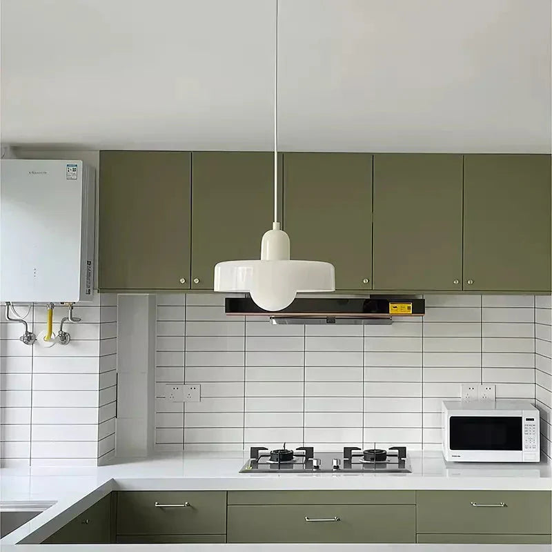 Bauhaus Hanglamp van Gekleurd Glas – Scandinavisch Design met Ronde Plafondkap – G9 Fitting met Verstelbare Kabel – Sfeervol Lichtkunstwerk | Sansoti