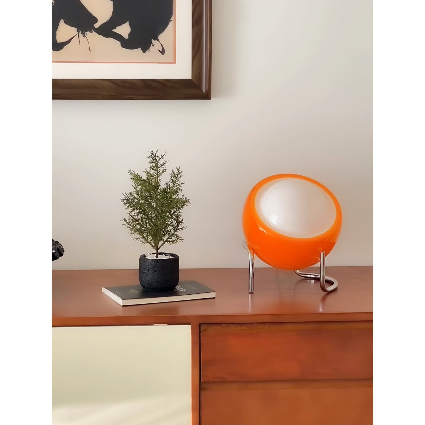 Mid-Century Tafellamp met Gekleurde Glazen Bol en Roestvrij Stalen Voet – Retro Design Verlichting voor Slaapkamer en Woonkamer | Sansoti