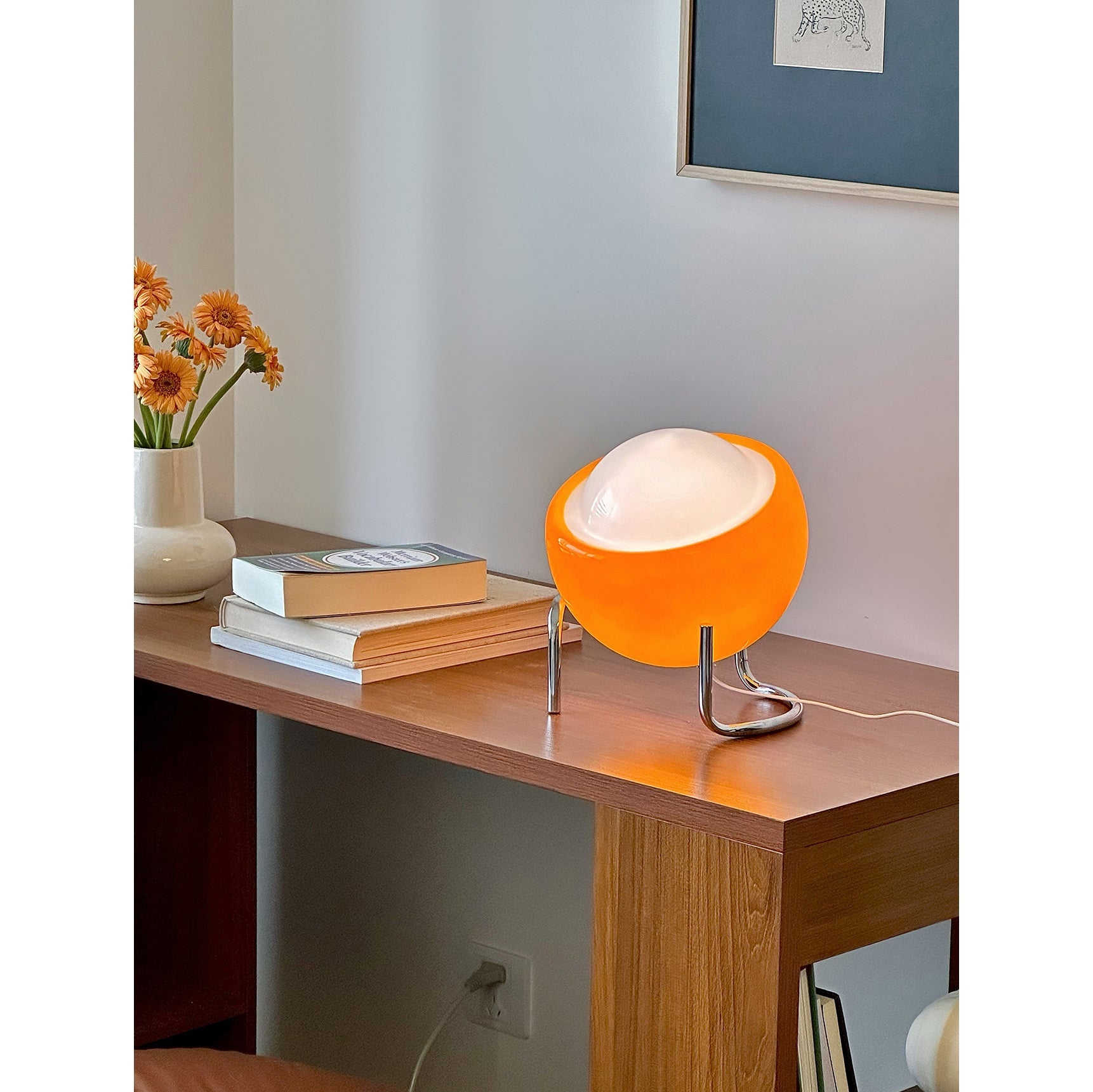 Mid-Century Tafellamp met Gekleurde Glazen Bol en Roestvrij Stalen Voet – Retro Design Verlichting voor Slaapkamer en Woonkamer | Sansoti