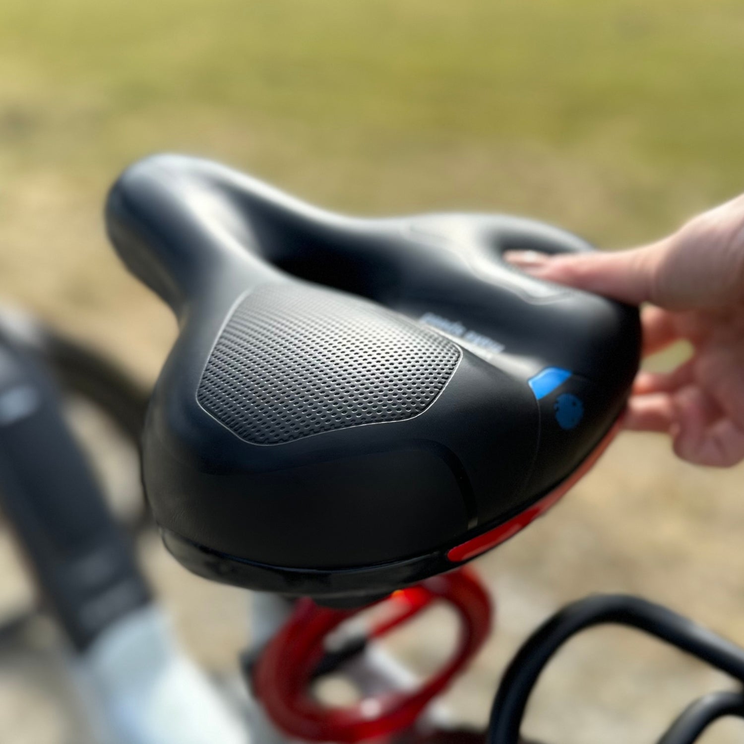 Ergonomisch Fietszadel met Gel-Demping - Comfortzadel voor Langere Fietstochten - Ademend en Drukverlagend - Universele Pasvorm | Sansoti