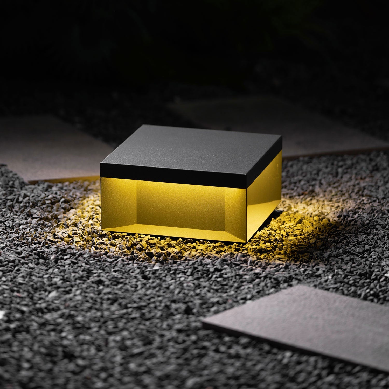 Buiten Tuinlamp Vierkant — Waterdicht IP65 Sokkel Verlichting Zwart Metaal & Matglas — 20×20×10 cm / 30×30×15 cm / 40×40×20 cm / 50×50×35 cm — Solarpaneel of Netaansluiting — 3000K/4000K/6000K — Oprit, Terras, Pad & Hek | Sansoti