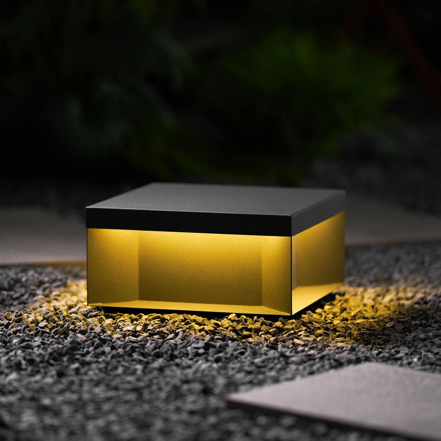 Buiten Tuinlamp Vierkant — Waterdicht IP65 Sokkel Verlichting Zwart Metaal & Matglas — 20×20×10 cm / 30×30×15 cm / 40×40×20 cm / 50×50×35 cm — Solarpaneel of Netaansluiting — 3000K/4000K/6000K — Oprit, Terras, Pad & Hek | Sansoti