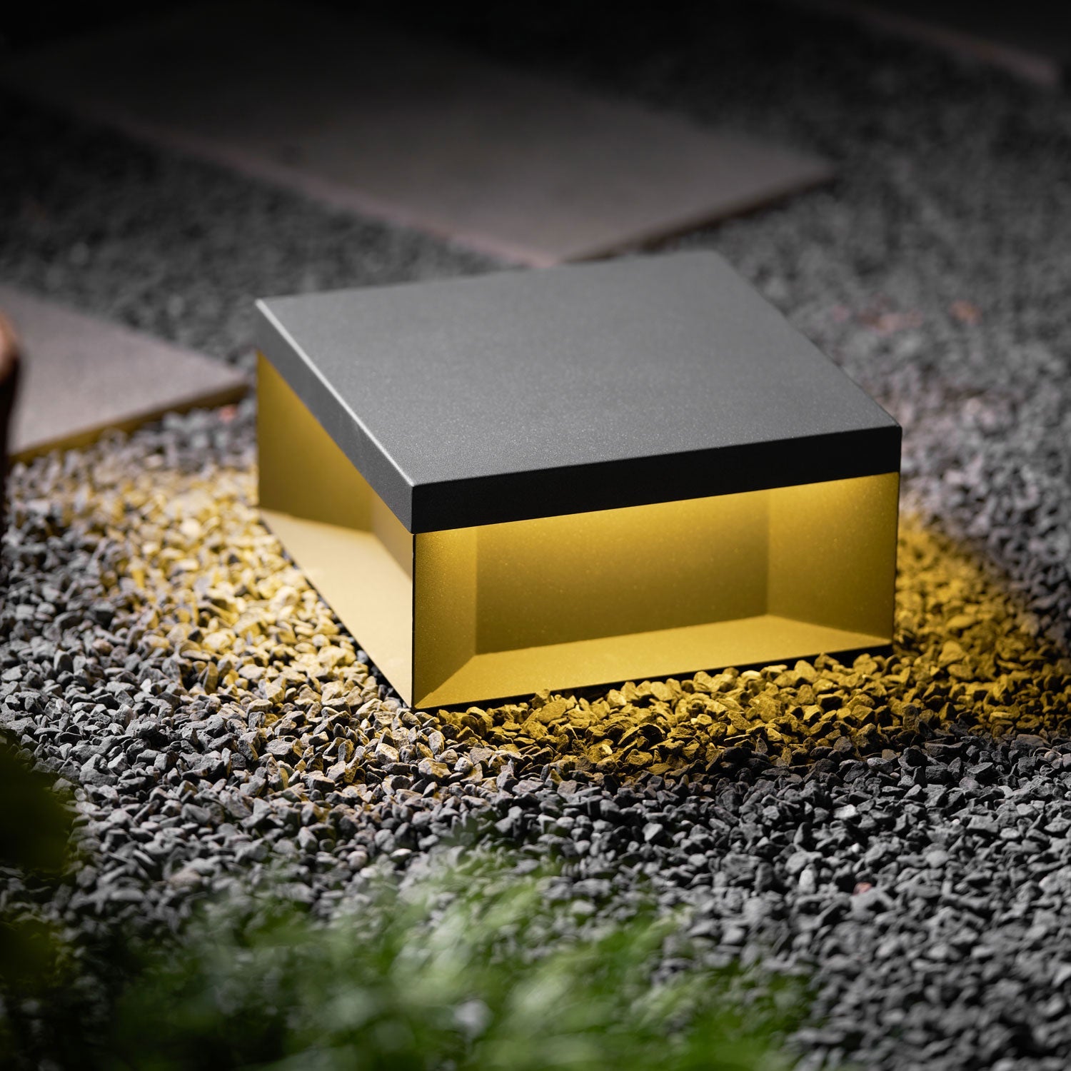 Buiten Tuinlamp Vierkant — Waterdicht IP65 Sokkel Verlichting Zwart Metaal & Matglas — 20×20×10 cm / 30×30×15 cm / 40×40×20 cm / 50×50×35 cm — Solarpaneel of Netaansluiting — 3000K/4000K/6000K — Oprit, Terras, Pad & Hek | Sansoti