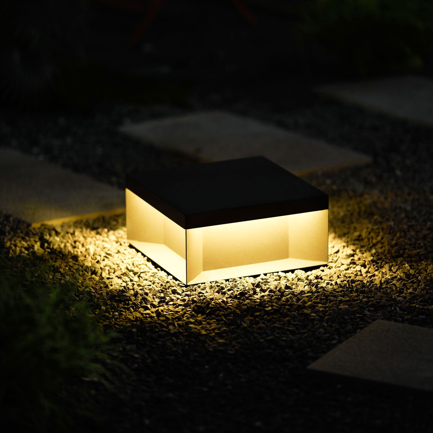 Buiten Tuinlamp Vierkant — Waterdicht IP65 Sokkel Verlichting Zwart Metaal & Matglas — 20×20×10 cm / 30×30×15 cm / 40×40×20 cm / 50×50×35 cm — Solarpaneel of Netaansluiting — 3000K/4000K/6000K — Oprit, Terras, Pad & Hek | Sansoti