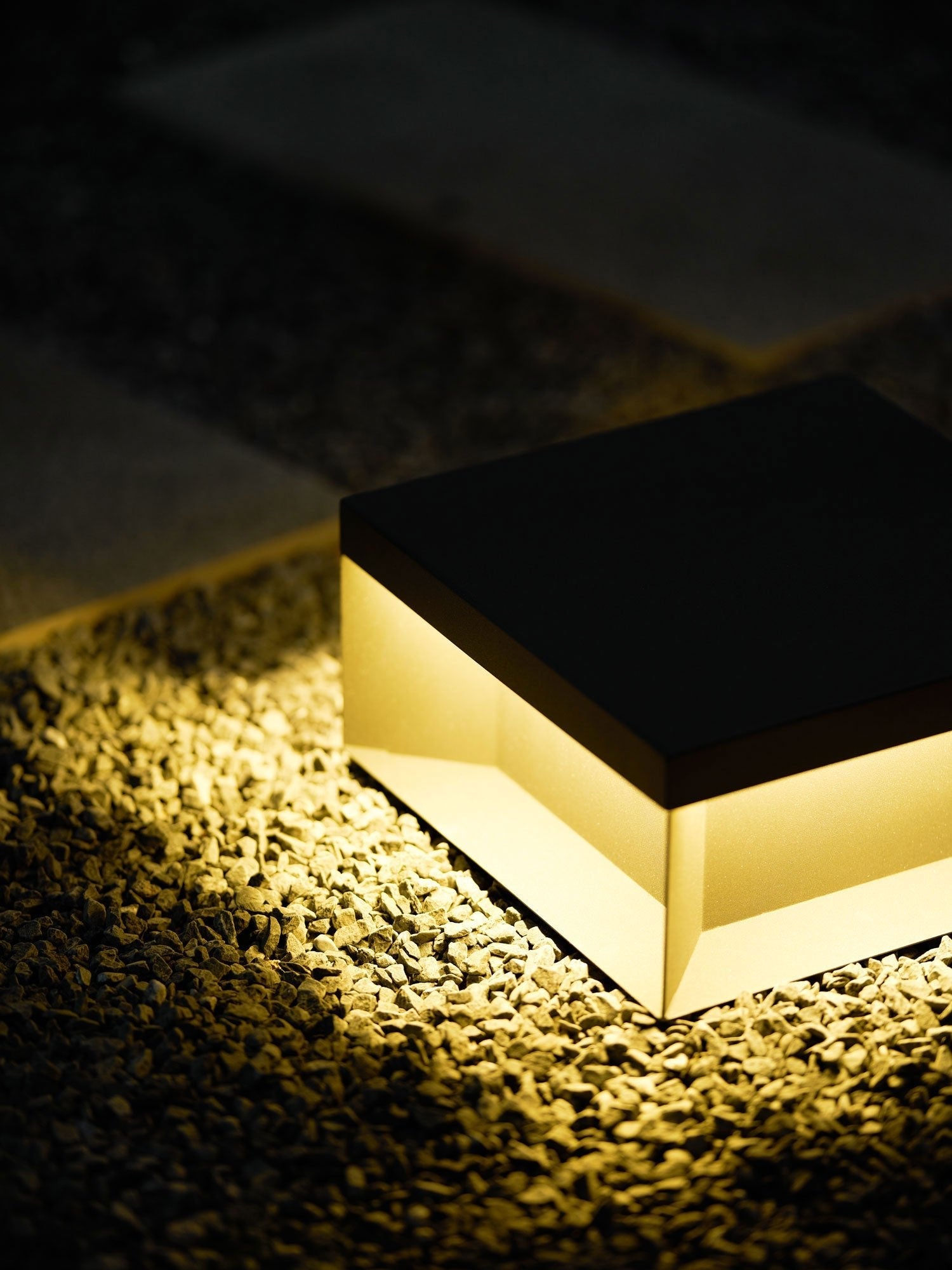 Buiten Tuinlamp Vierkant — Waterdicht IP65 Sokkel Verlichting Zwart Metaal & Matglas — 20×20×10 cm / 30×30×15 cm / 40×40×20 cm / 50×50×35 cm — Solarpaneel of Netaansluiting — 3000K/4000K/6000K — Oprit, Terras, Pad & Hek | Sansoti