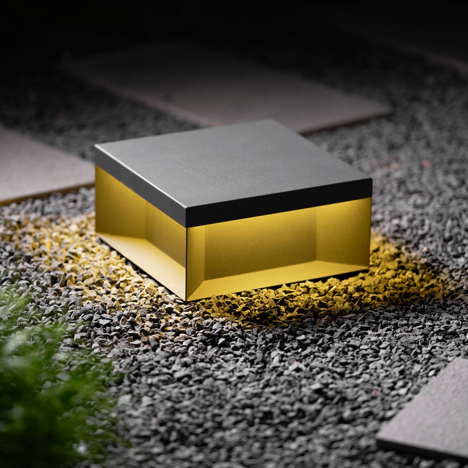 Buiten Tuinlamp Vierkant — Waterdicht IP65 Sokkel Verlichting Zwart Metaal & Matglas — 20×20×10 cm / 30×30×15 cm / 40×40×20 cm / 50×50×35 cm — Solarpaneel of Netaansluiting — 3000K/4000K/6000K — Oprit, Terras, Pad & Hek | Sansoti