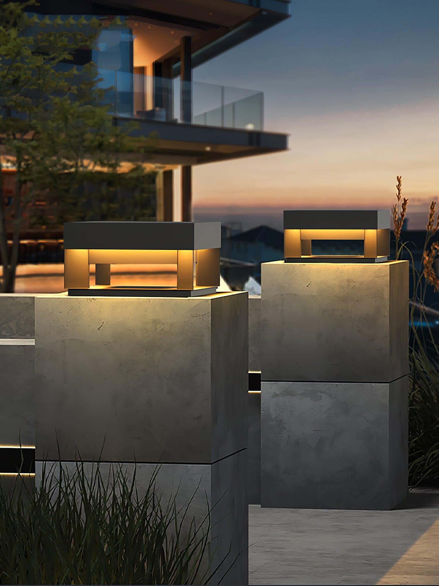 Buiten Tuinlamp Vierkant — Waterdicht IP65 Sokkel Verlichting Zwart Metaal & Matglas — 20×20×10 cm / 30×30×15 cm / 40×40×20 cm / 50×50×35 cm — Solarpaneel of Netaansluiting — 3000K/4000K/6000K — Oprit, Terras, Pad & Hek | Sansoti
