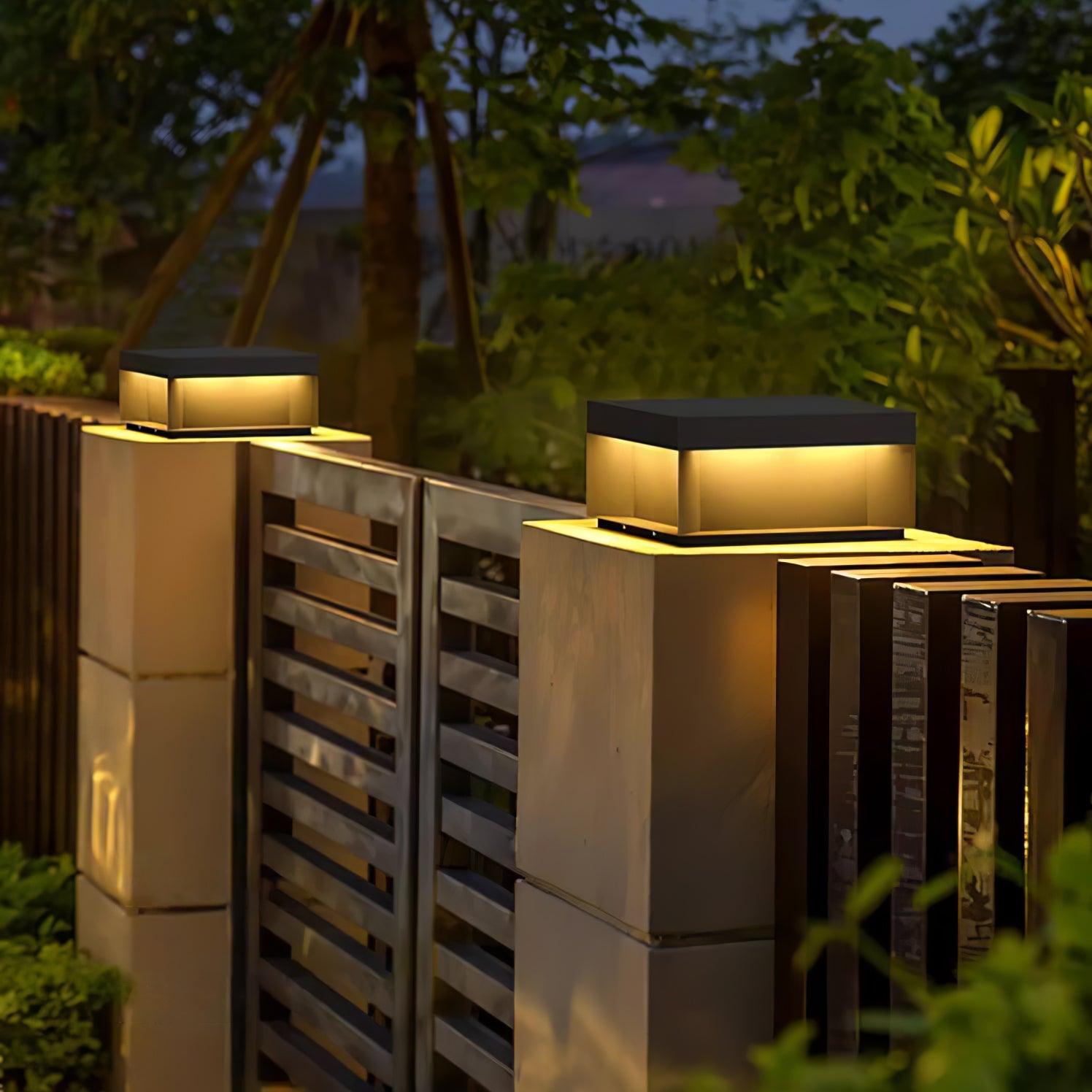 Buiten Tuinlamp Vierkant — Waterdicht IP65 Sokkel Verlichting Zwart Metaal & Matglas — 20×20×10 cm / 30×30×15 cm / 40×40×20 cm / 50×50×35 cm — Solarpaneel of Netaansluiting — 3000K/4000K/6000K — Oprit, Terras, Pad & Hek | Sansoti