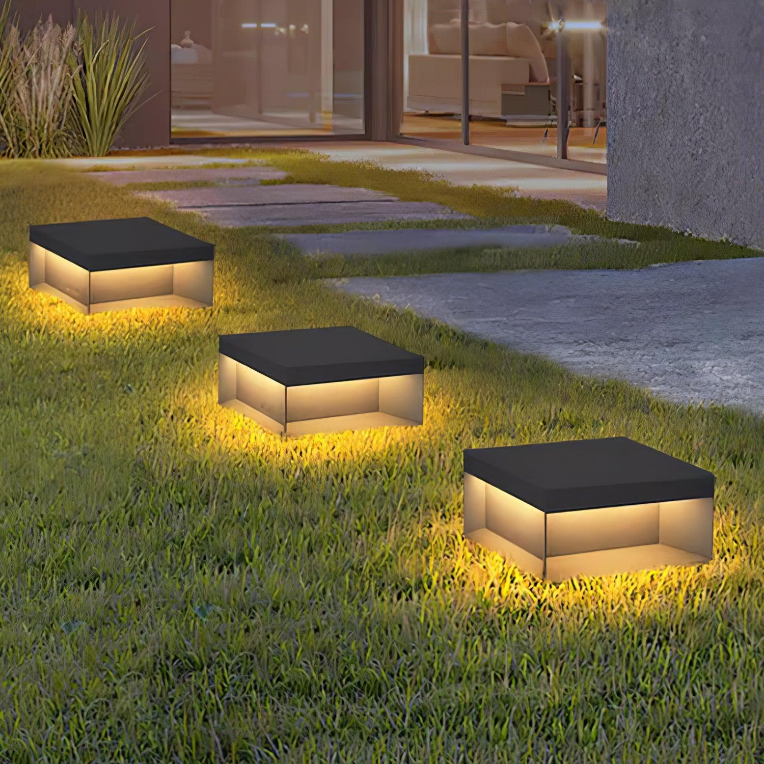 Buiten Tuinlamp Vierkant — Waterdicht IP65 Sokkel Verlichting Zwart Metaal & Matglas — 20×20×10 cm / 30×30×15 cm / 40×40×20 cm / 50×50×35 cm — Solarpaneel of Netaansluiting — 3000K/4000K/6000K — Oprit, Terras, Pad & Hek | Sansoti