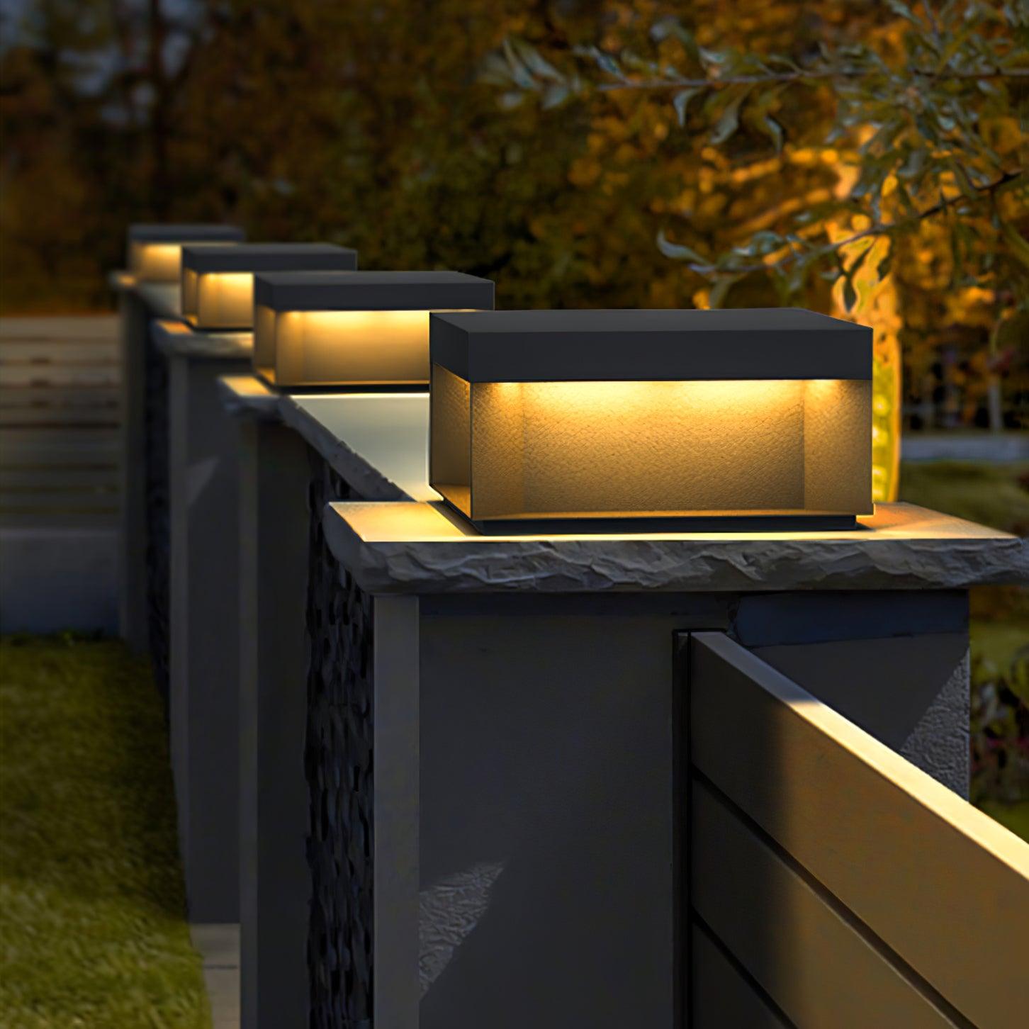Buiten Tuinlamp Vierkant — Waterdicht IP65 Sokkel Verlichting Zwart Metaal & Matglas — 20×20×10 cm / 30×30×15 cm / 40×40×20 cm / 50×50×35 cm — Solarpaneel of Netaansluiting — 3000K/4000K/6000K — Oprit, Terras, Pad & Hek | Sansoti