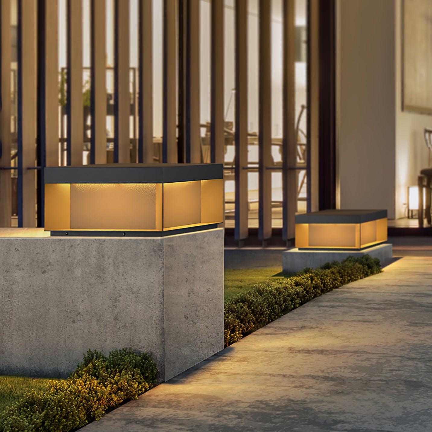Buiten Tuinlamp Vierkant — Waterdicht IP65 Sokkel Verlichting Zwart Metaal & Matglas — 20×20×10 cm / 30×30×15 cm / 40×40×20 cm / 50×50×35 cm — Solarpaneel of Netaansluiting — 3000K/4000K/6000K — Oprit, Terras, Pad & Hek | Sansoti