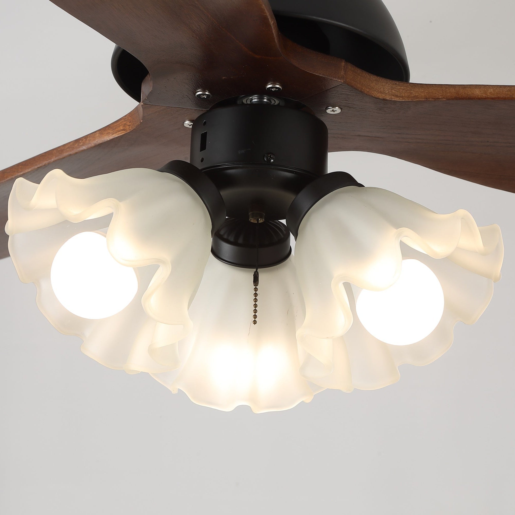 Ventilateur de plafond avec éclairage – Ventilateur scandinave avec lampe – Pales en bois et éclairage LED | Sansoti