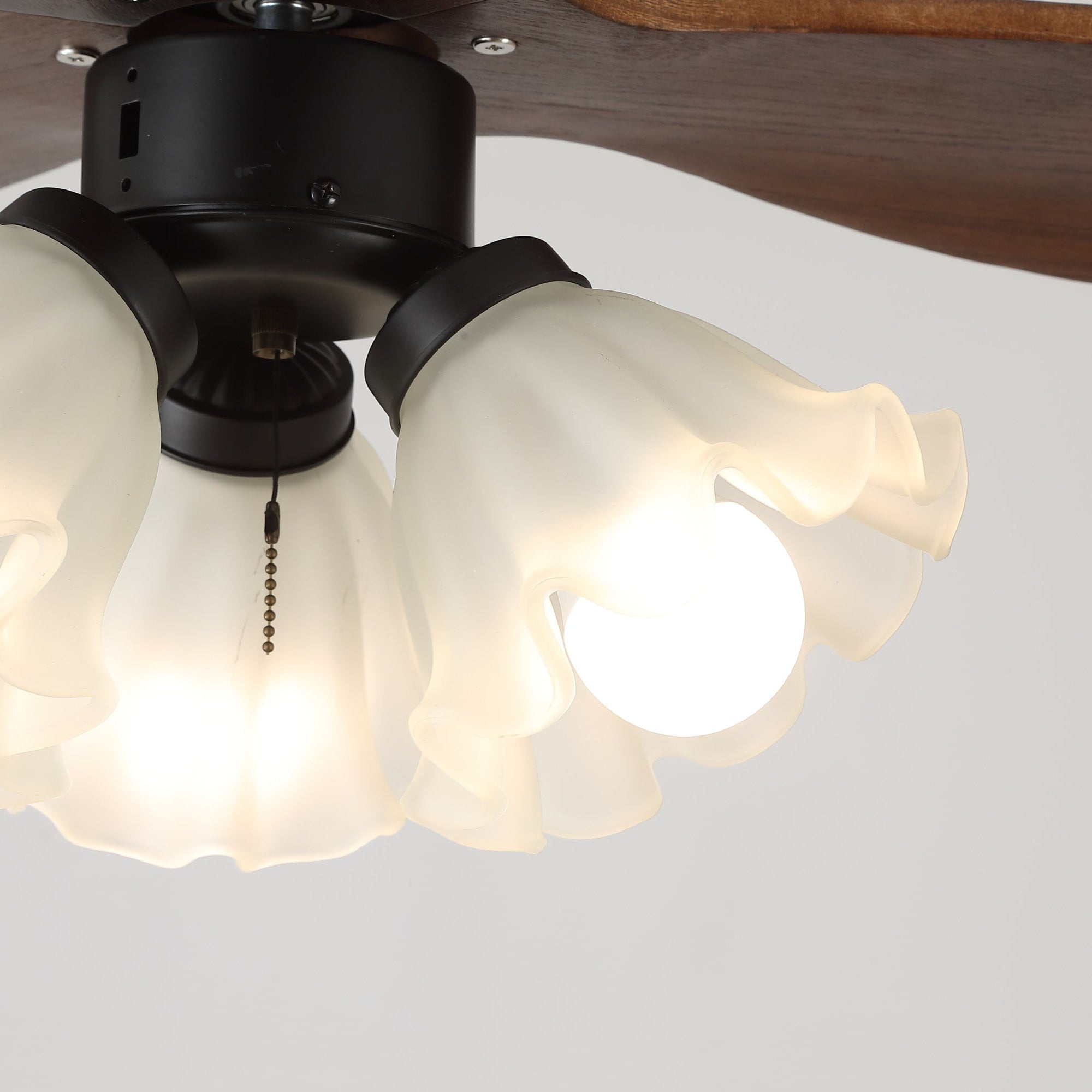 Ventilateur de plafond avec éclairage – Ventilateur scandinave avec lampe – Pales en bois et éclairage LED | Sansoti