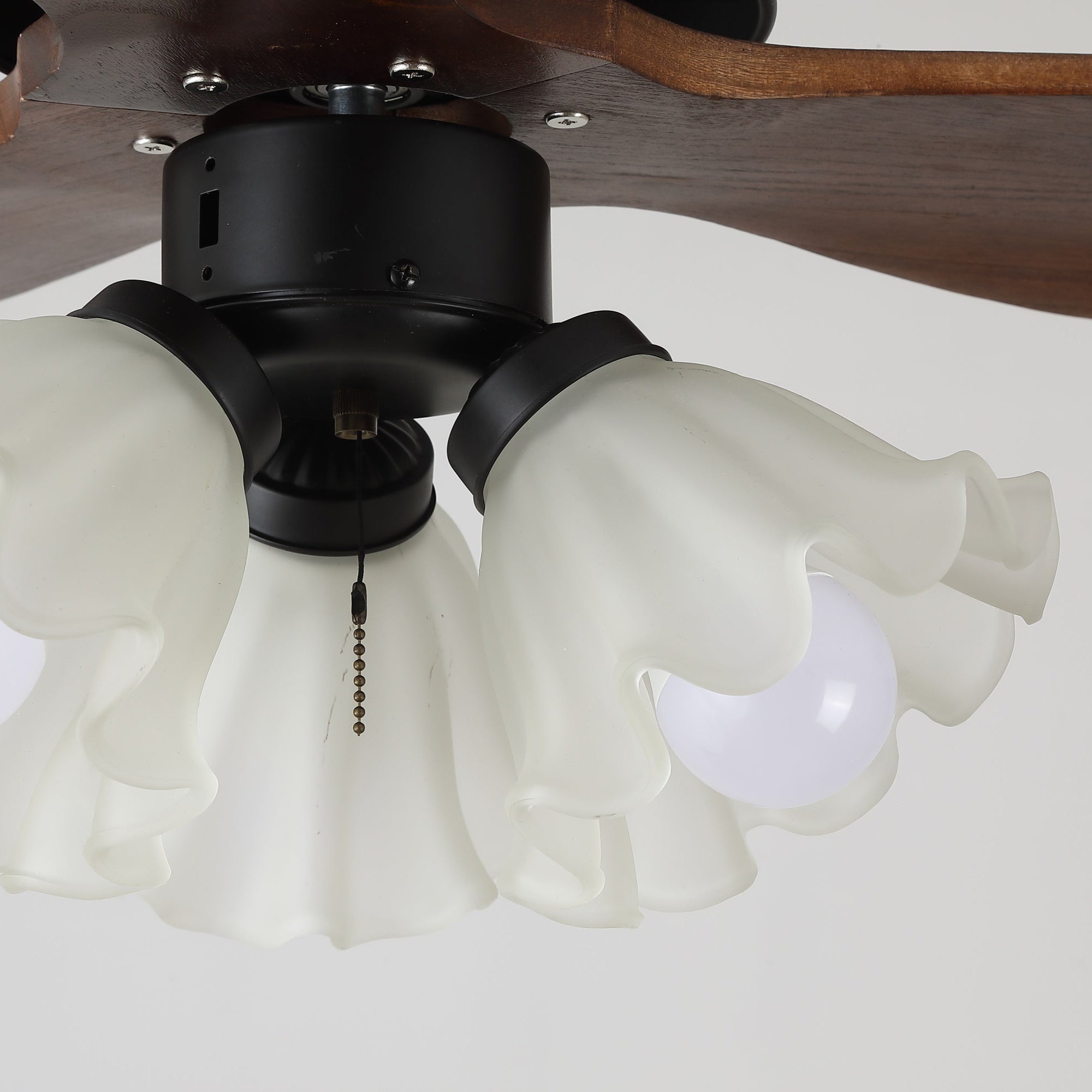 Ventilateur de plafond avec éclairage – Ventilateur scandinave avec lampe – Pales en bois et éclairage LED | Sansoti