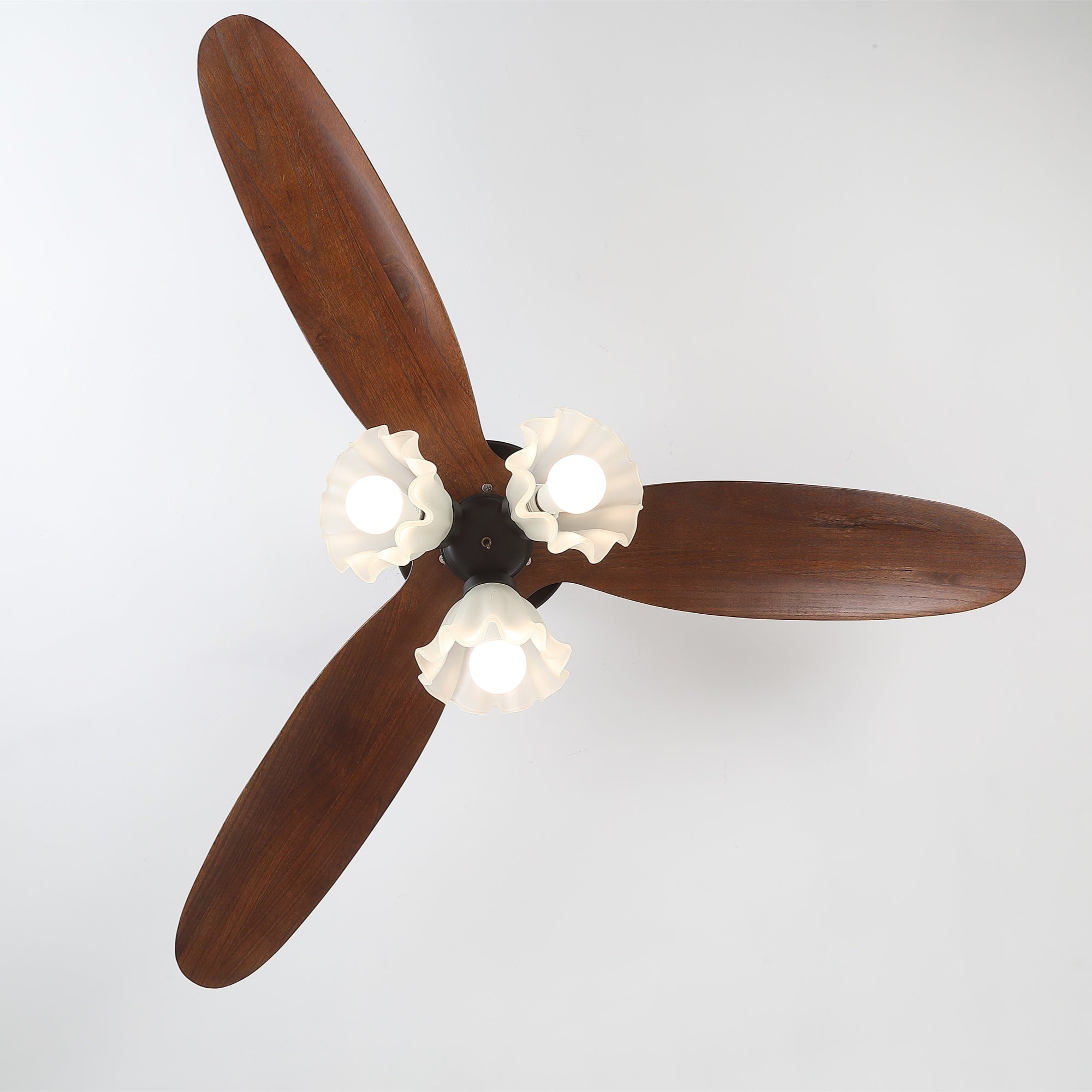 Ventilateur de plafond avec éclairage – Ventilateur scandinave avec lampe – Pales en bois et éclairage LED | Sansoti