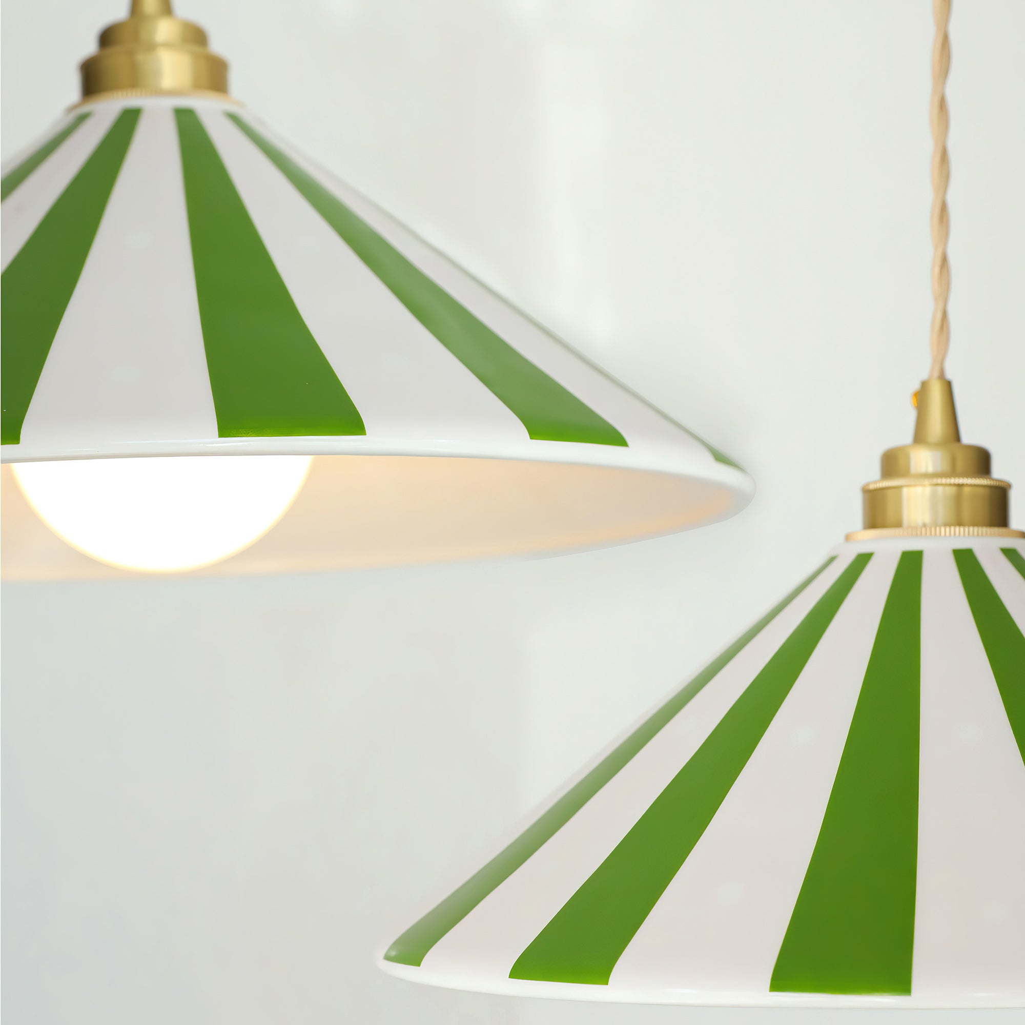 Gestreepte Glazen Hanglamp met Messing Fitting – Dopamine Kleuren Hangende Verlichting voor Keuken Eetkamer | Sansoti