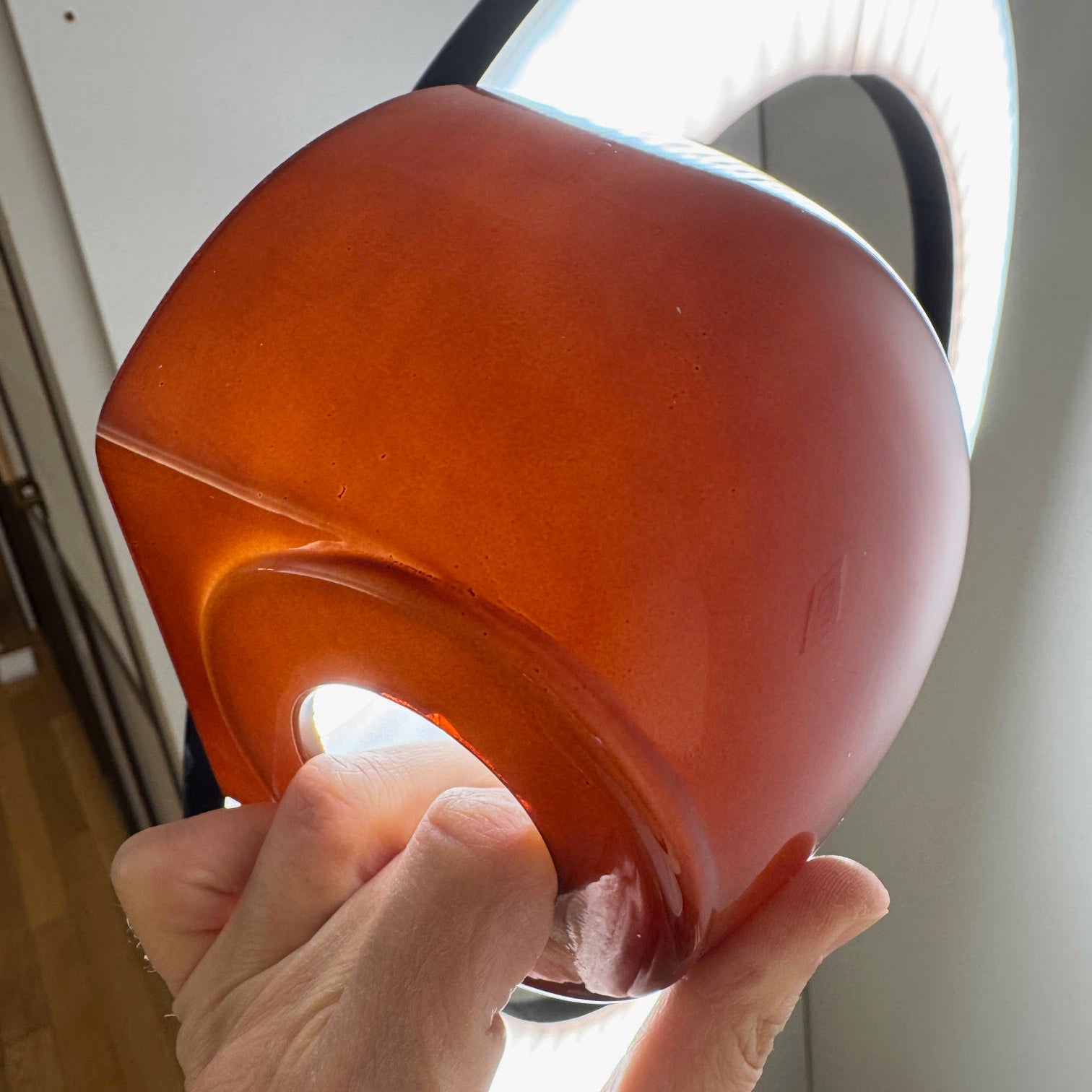 Vintage Wandlamp met Rode Glazen Kap — Sfeervolle Retro Verlichting voor Woonkamer & Eetkamer | Sansoti
