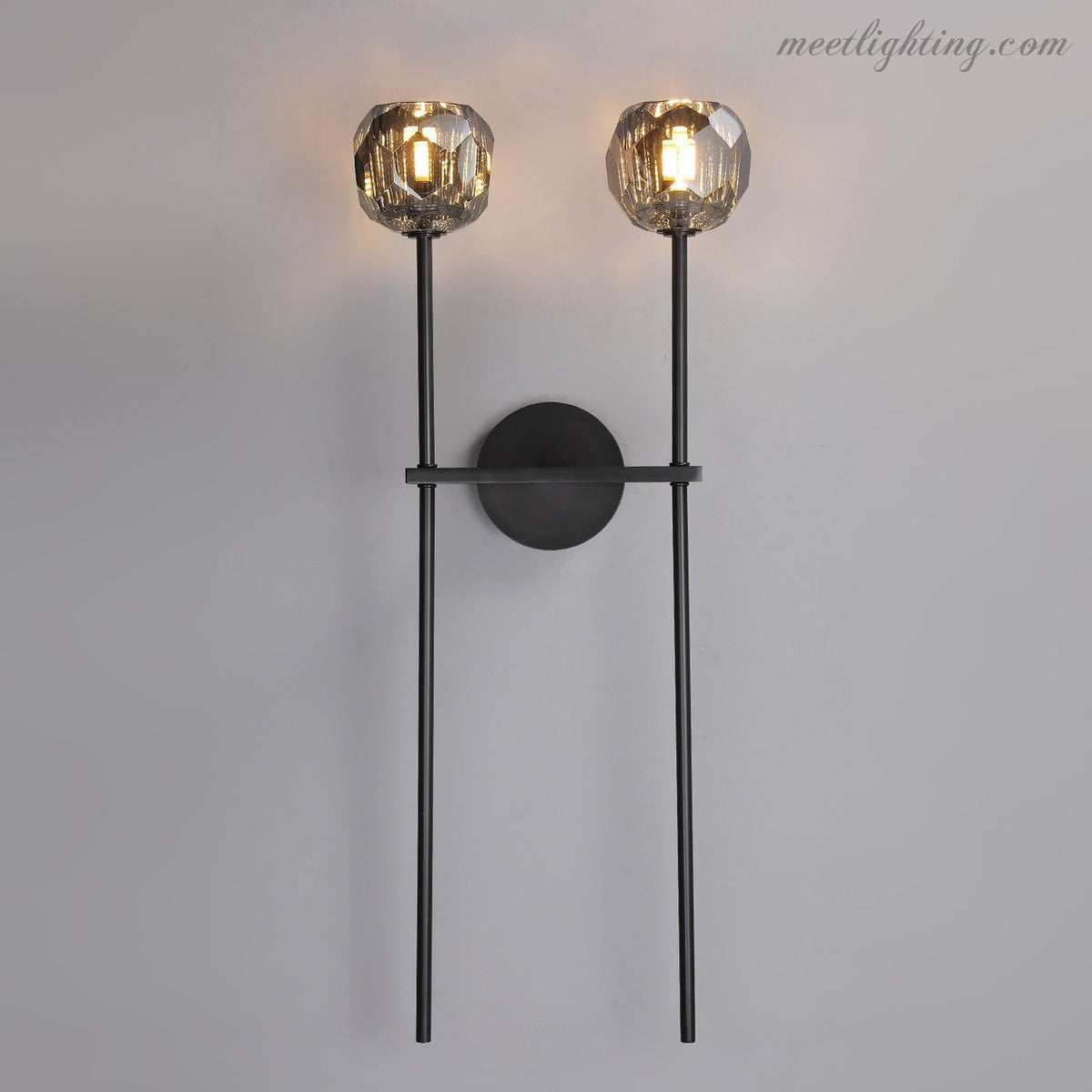 Double applique murale avec boules en verre cristal, laiton, hauteur de 71 cm, verre taillé à la main, éclairage luxueux et moderne pour le salon | Sansoti