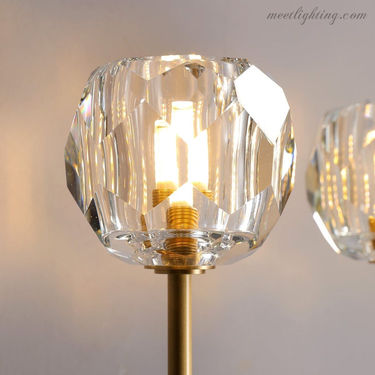 Double applique murale avec boules en verre cristal, laiton, hauteur de 71 cm, verre taillé à la main, éclairage luxueux et moderne pour le salon | Sansoti