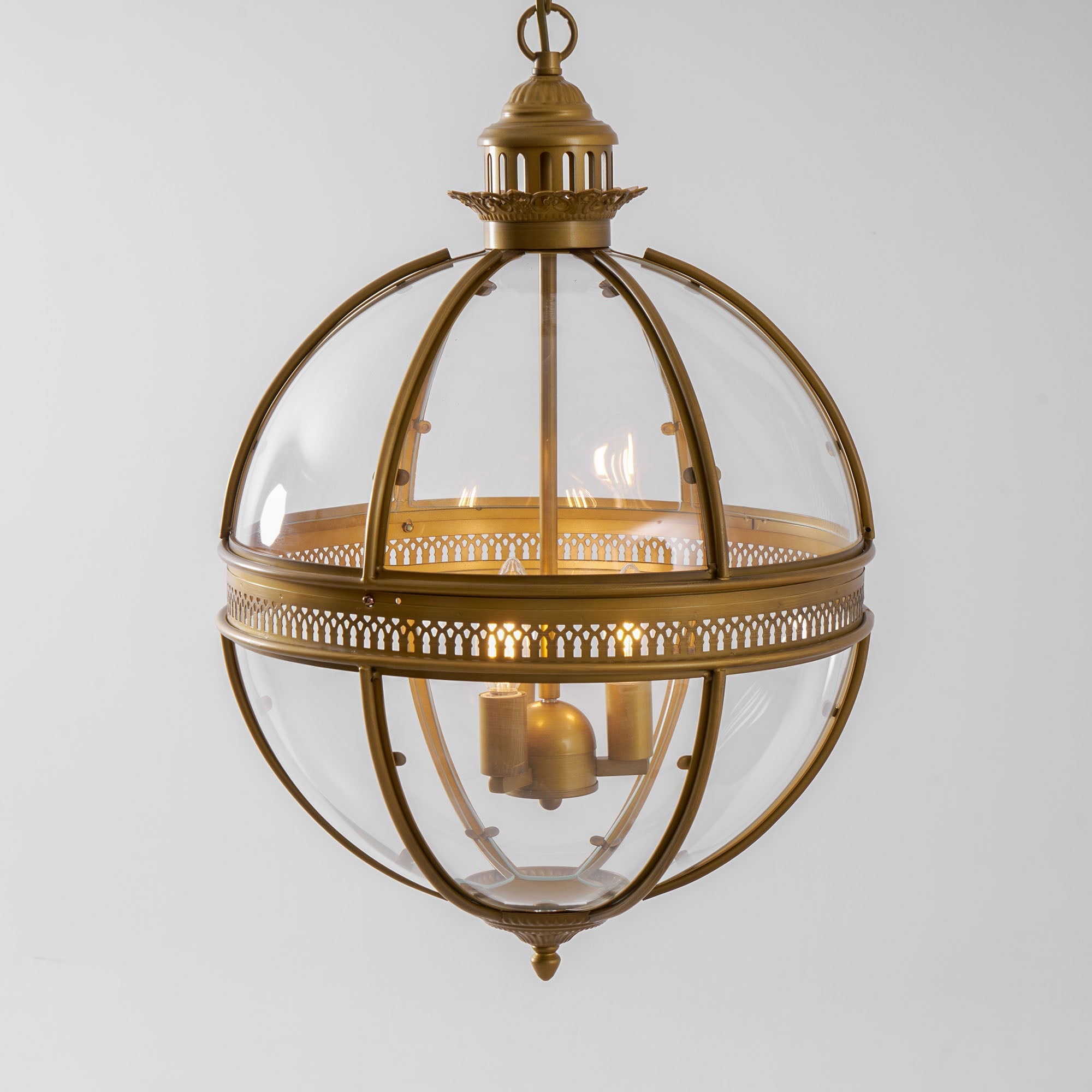 Suspension Baroque Avec Abat-Jours En Verre Et Finition Dorée – Lustre Design Luxe 3 Lumières | Restfield