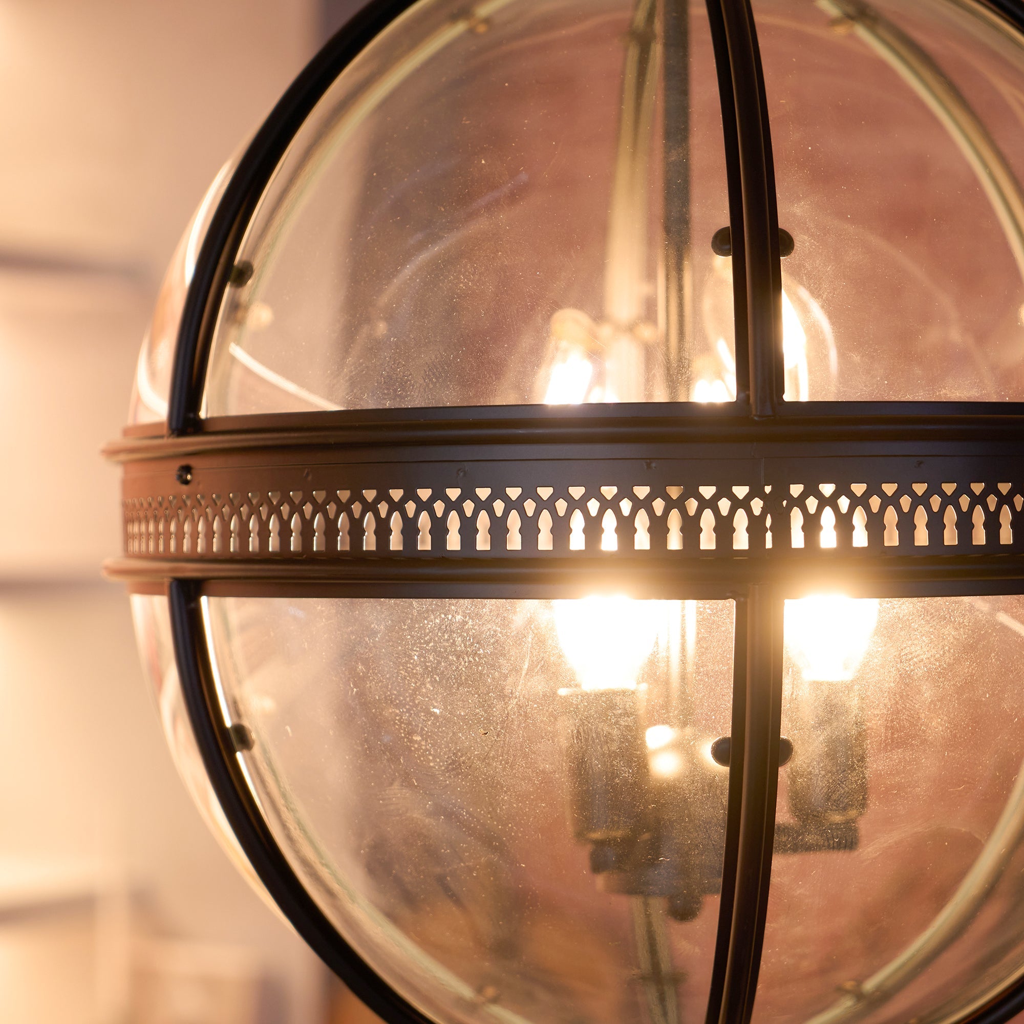 Suspension Baroque Avec Abat-Jours En Verre Et Finition Dorée – Lustre Design Luxe 3 Lumières | Restfield