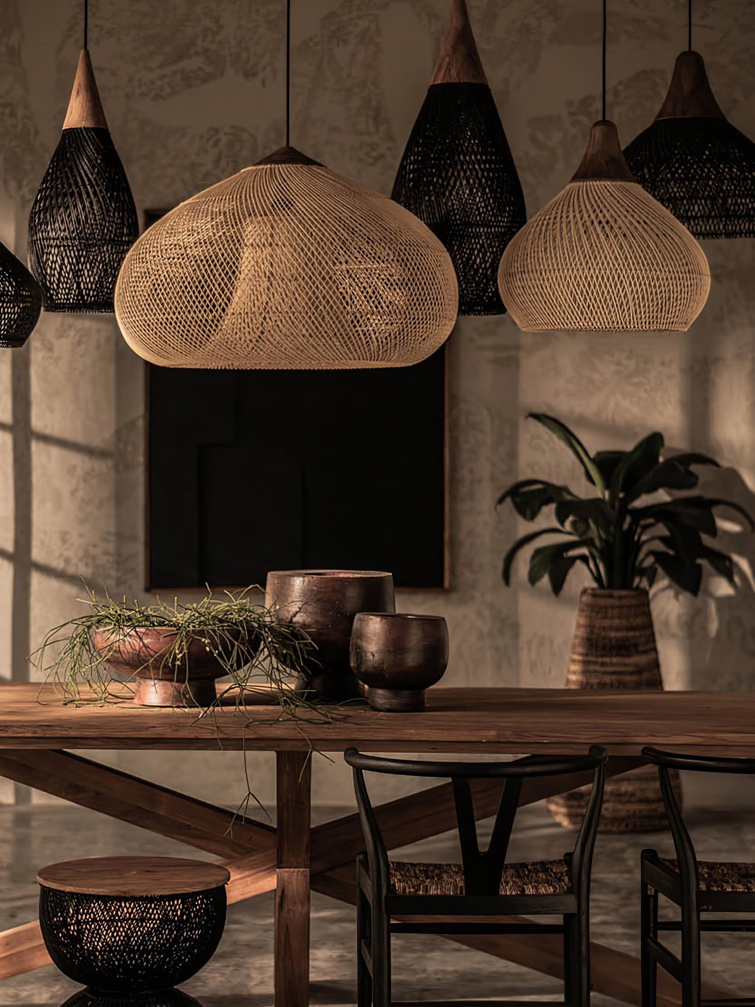 Handgevlochten Rotan Hanglamp – Javaanse Vlechtkunst in 4 Vormen & 3 Maten – Naturel of Zwart Rotan – E26/E27 Fitting – Scandinavisch Woonlicht | Sansoti