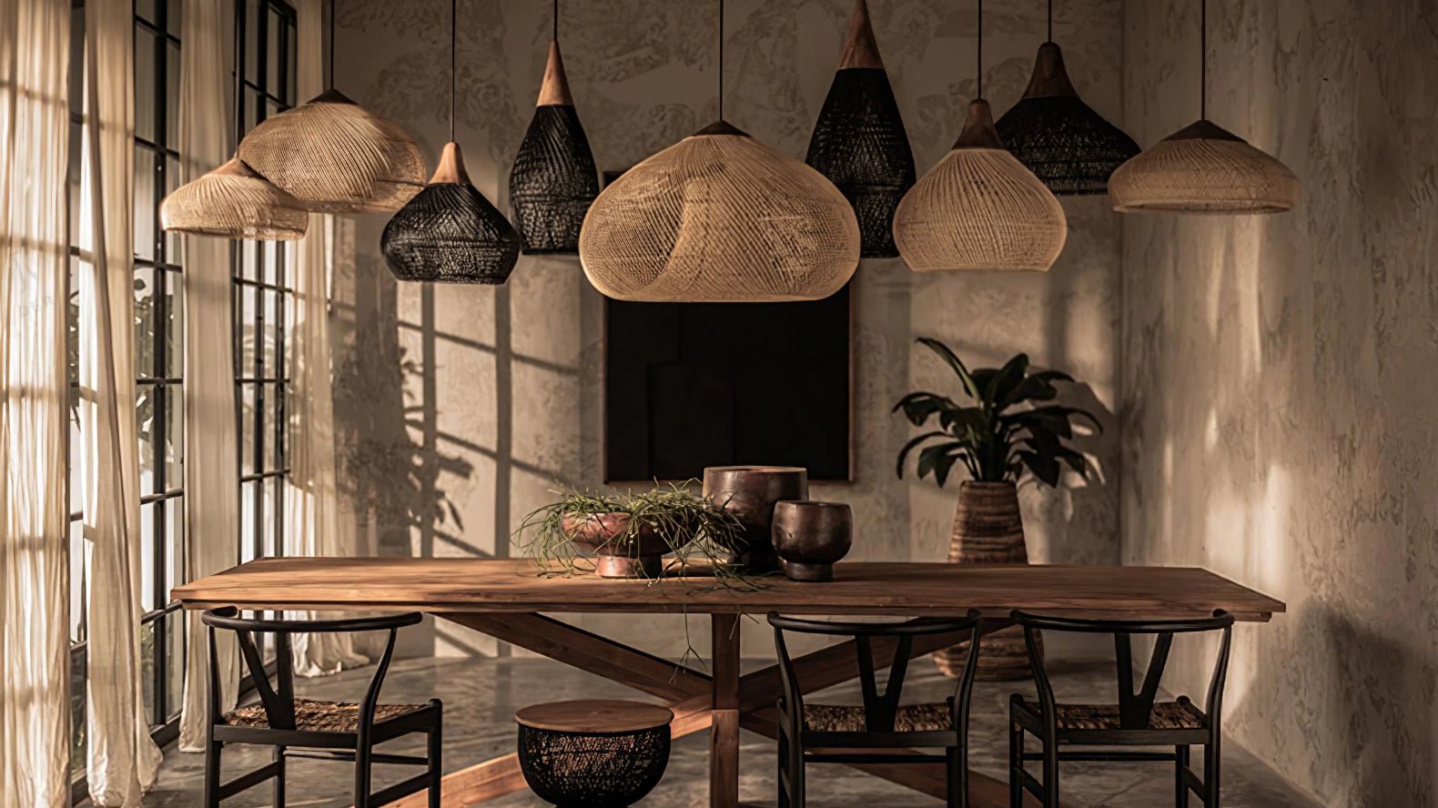 Handgevlochten Rotan Hanglamp – Javaanse Vlechtkunst in 4 Vormen & 3 Maten – Naturel of Zwart Rotan – E26/E27 Fitting – Scandinavisch Woonlicht | Sansoti