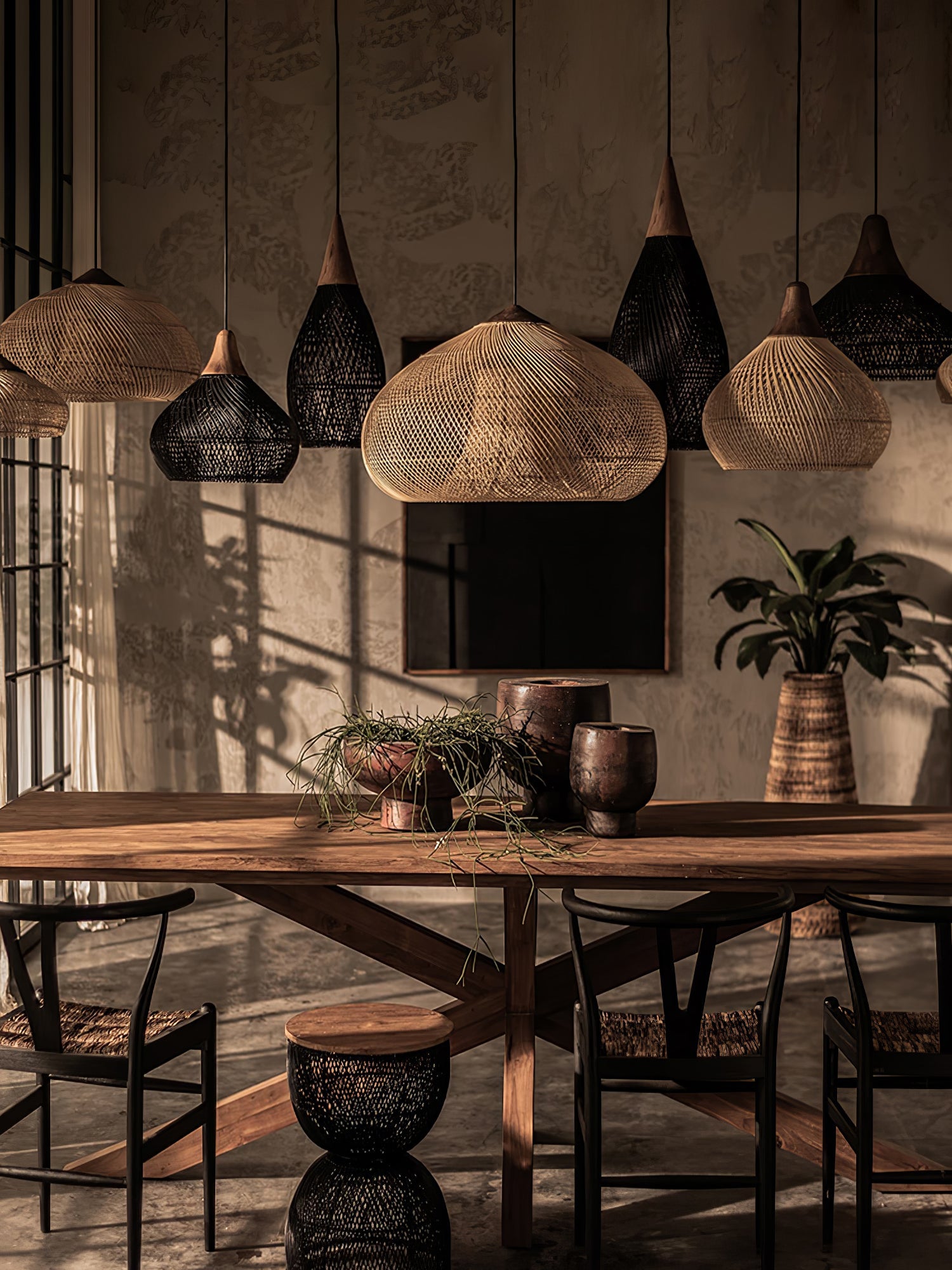 Handgevlochten Rotan Hanglamp – Javaanse Vlechtkunst in 4 Vormen & 3 Maten – Naturel of Zwart Rotan – E26/E27 Fitting – Scandinavisch Woonlicht | Sansoti