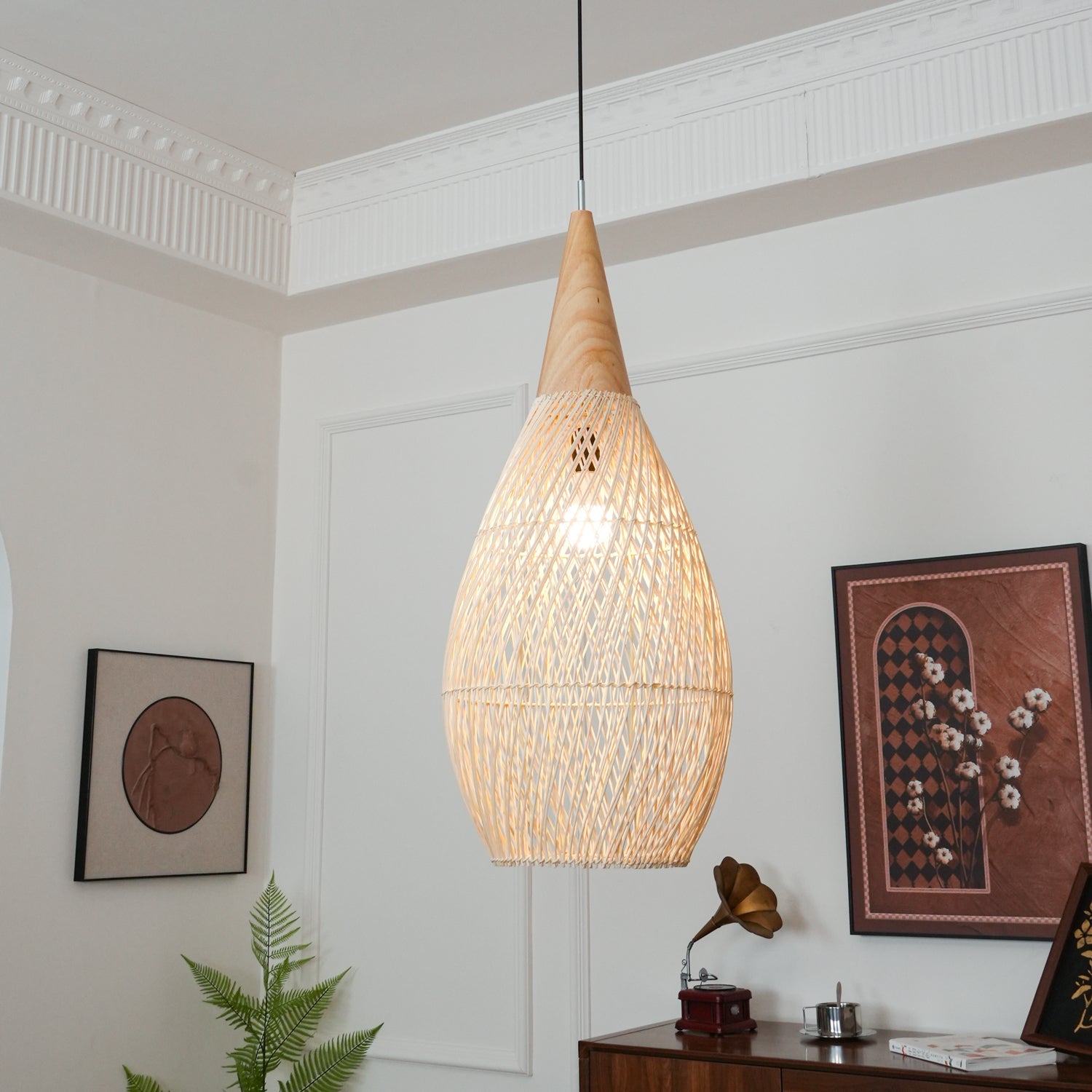 Handgevlochten Rotan Hanglamp – Javaanse Vlechtkunst in 4 Vormen & 3 Maten – Naturel of Zwart Rotan – E26/E27 Fitting – Scandinavisch Woonlicht | Sansoti