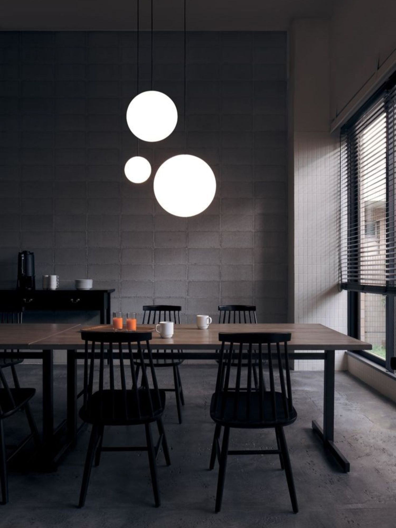 Architecturale Hanglamp met Opaal Glas — Messing of Zwart — Ø9-30cm — 100-200cm Hoogte | Sansoti