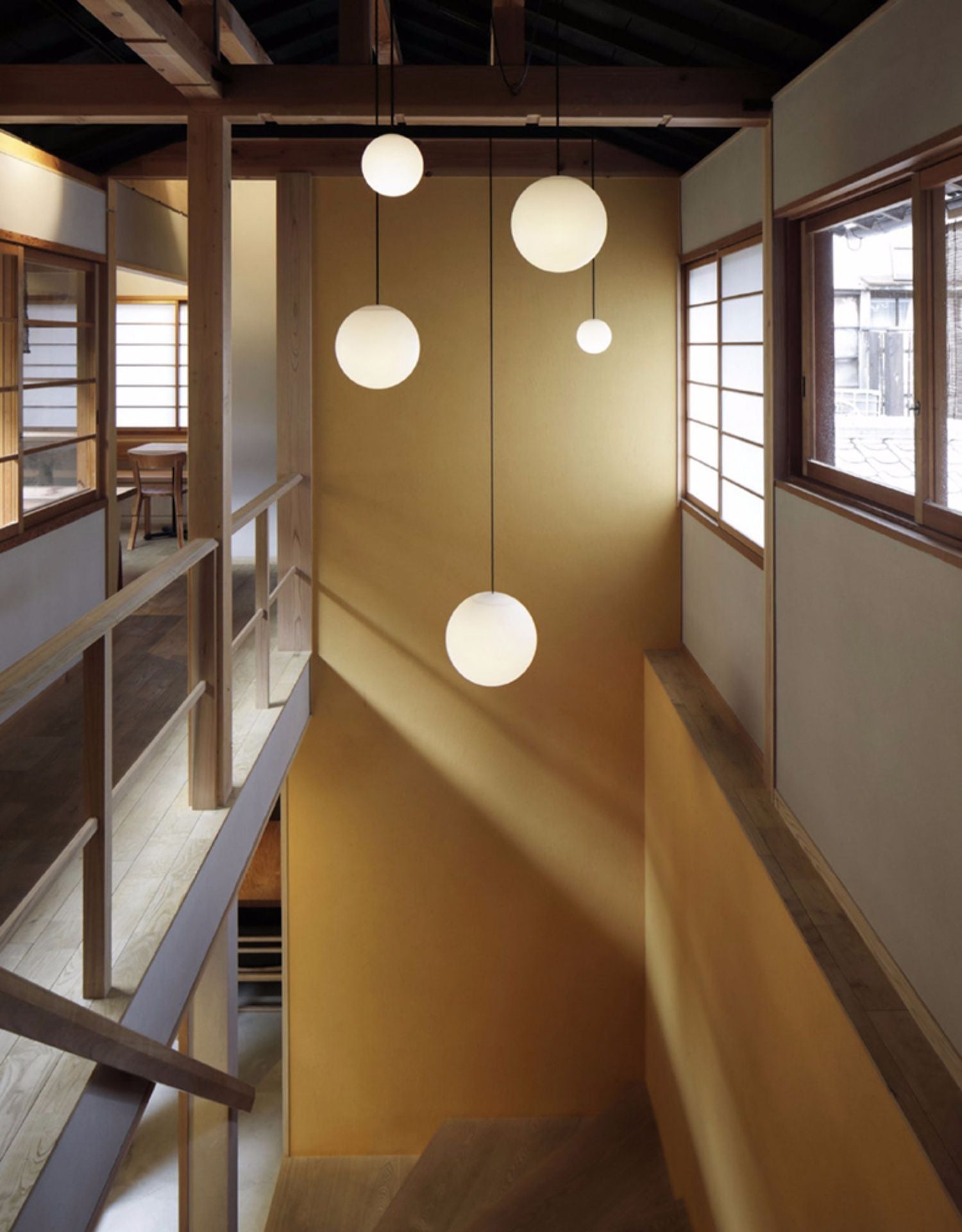 Architecturale Hanglamp met Opaal Glas — Messing of Zwart — Ø9-30cm — 100-200cm Hoogte | Sansoti