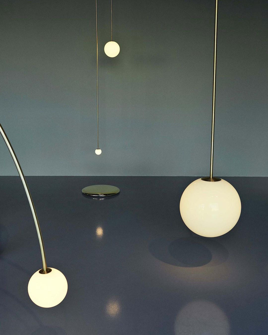 Architecturale Hanglamp met Opaal Glas — Messing of Zwart — Ø9-30cm — 100-200cm Hoogte | Sansoti