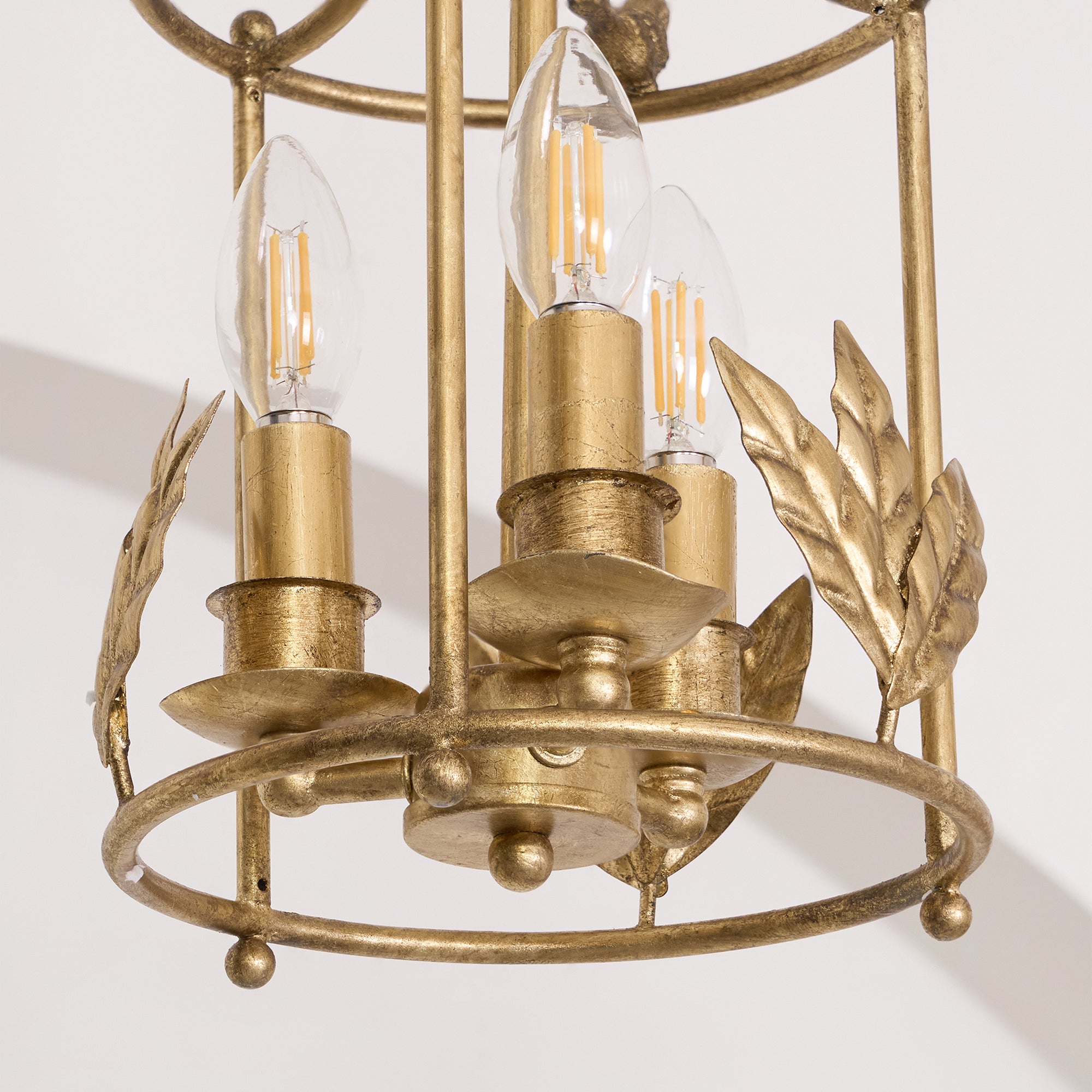 Barocke Laternen-Hängeleuchte mit Vogel- und Blattdetails – Klassische 3-flammige Deckenleuchte in Gold oder Bronze | Restfield