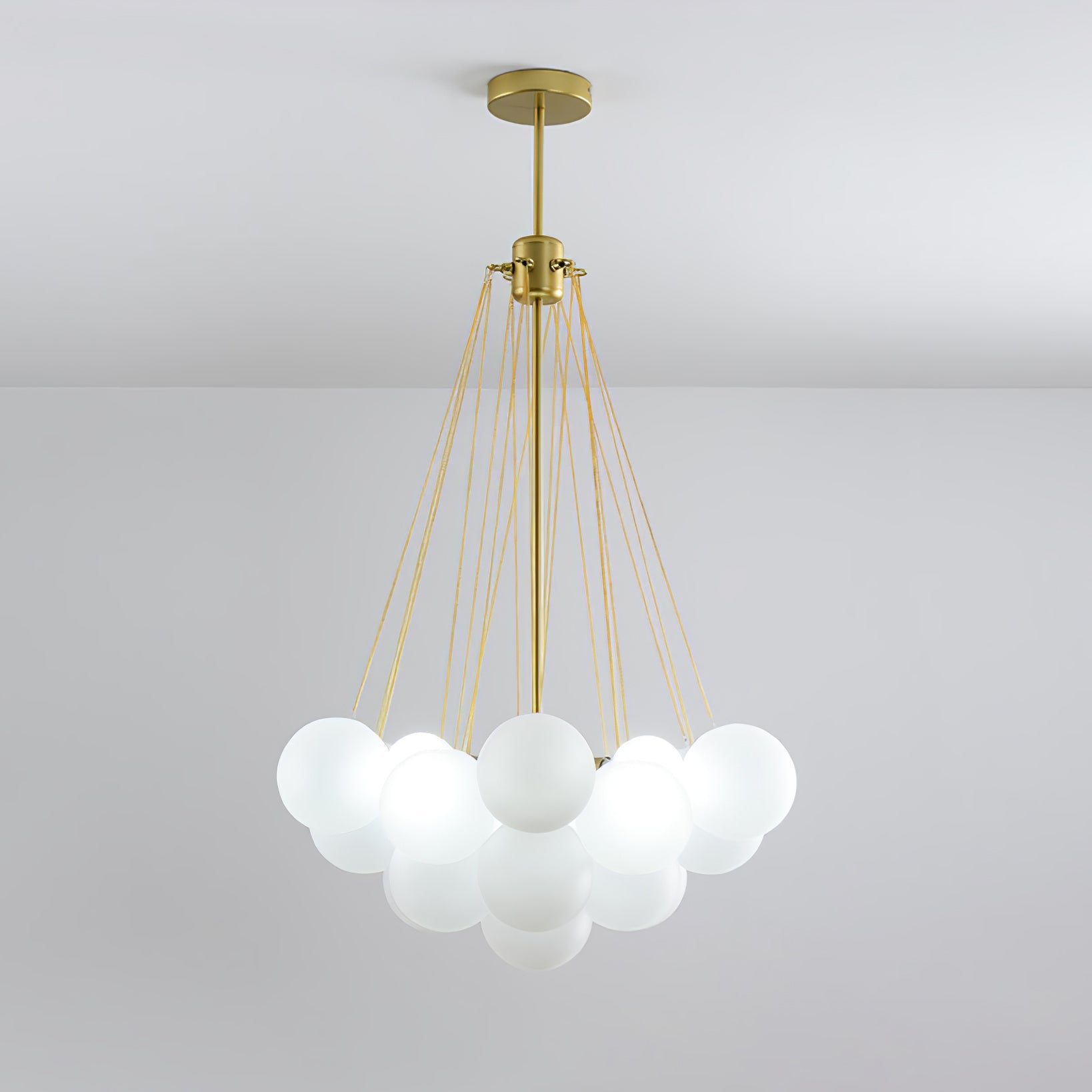 Handbewerkte Glazen Bollenkandelaar met Natuurlijke Lichtverstrooiing – Elegante 19th-Century Glastechniek voor Warme Sfeer | Sansoti