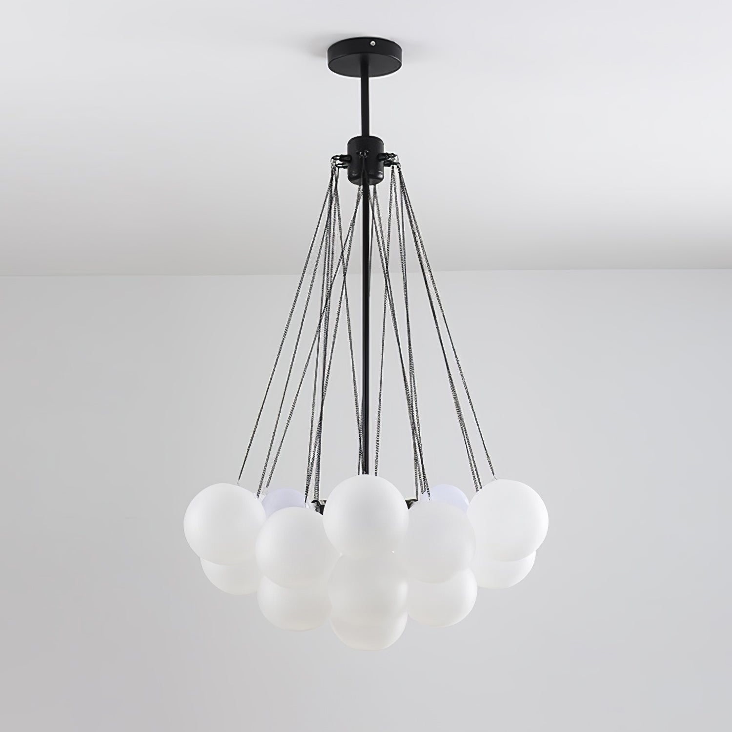 Handbewerkte Glazen Bollenkandelaar met Natuurlijke Lichtverstrooiing – Elegante 19th-Century Glastechniek voor Warme Sfeer | Sansoti