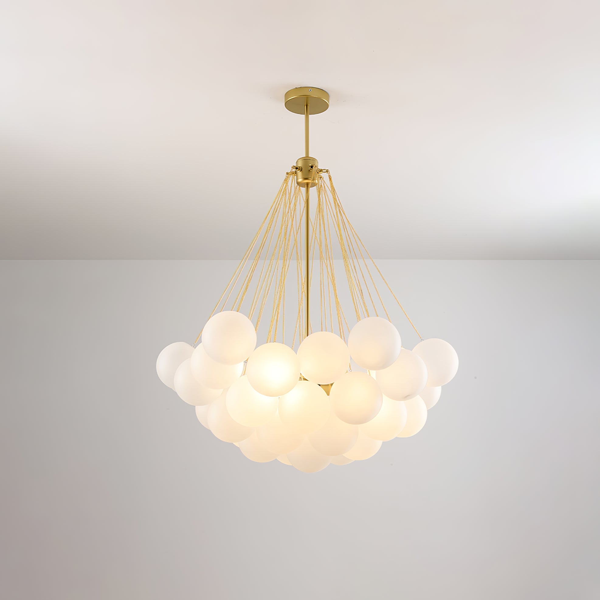 Handbewerkte Glazen Bollenkandelaar met Natuurlijke Lichtverstrooiing – Elegante 19th-Century Glastechniek voor Warme Sfeer | Sansoti