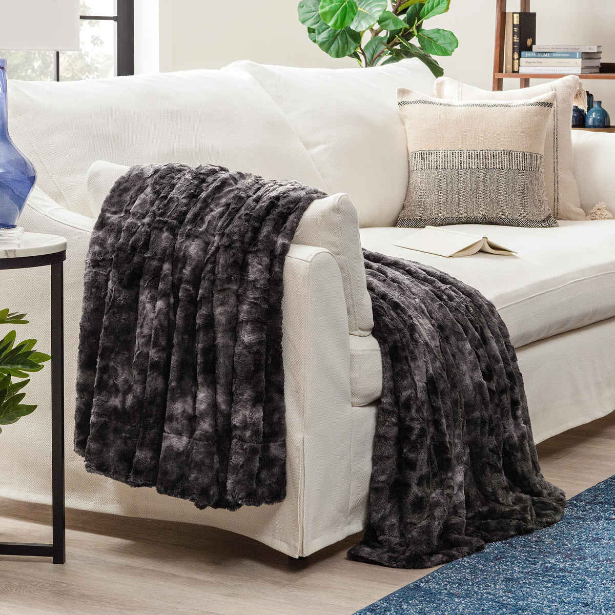 Double-Sided Throw with Wolf Design Faux Fur Luxury Fleece Living Room Bedroom Large Size Decorative | Sansoti