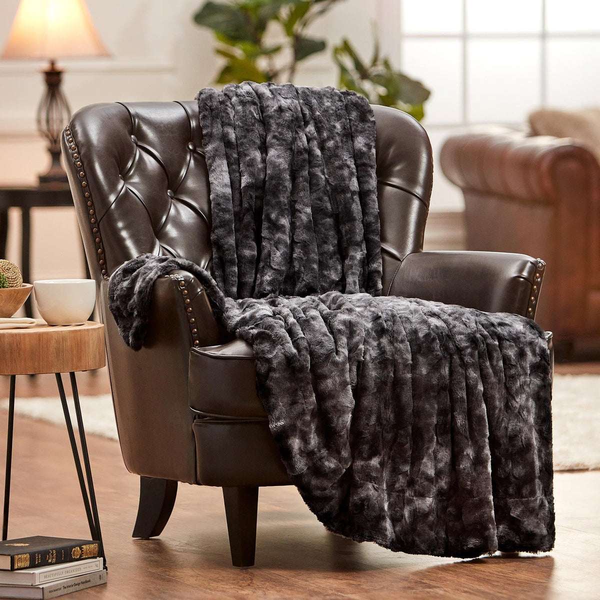 Double-Sided Throw with Wolf Design Faux Fur Luxury Fleece Living Room Bedroom Large Size Decorative | Sansoti