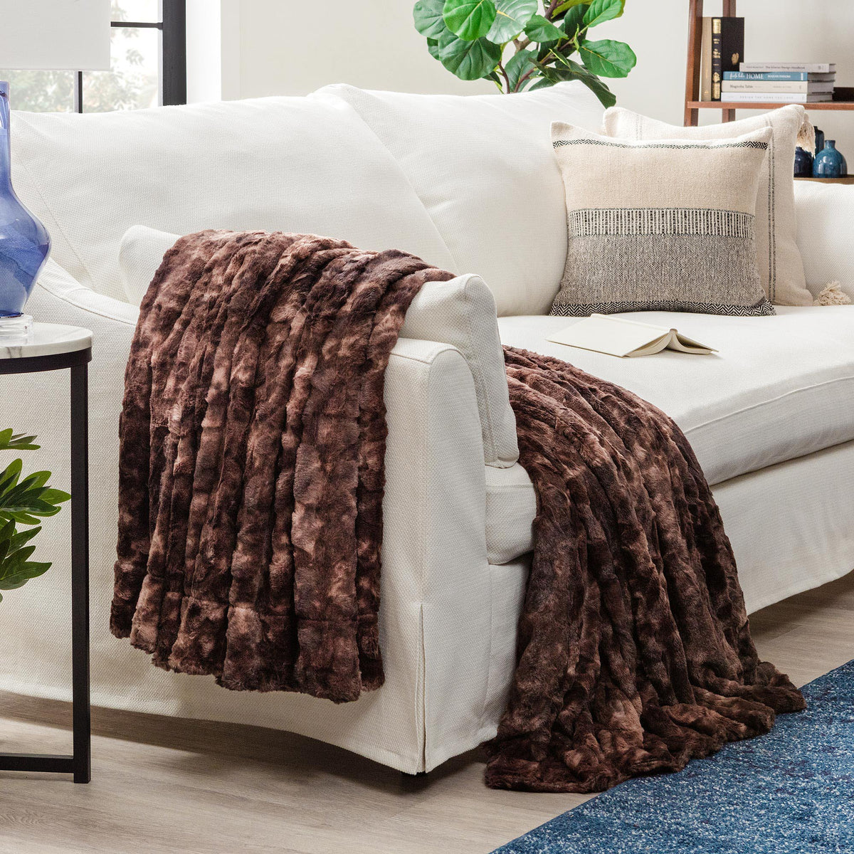 Double-Sided Throw with Wolf Design Faux Fur Luxury Fleece Living Room Bedroom Large Size Decorative | Sansoti