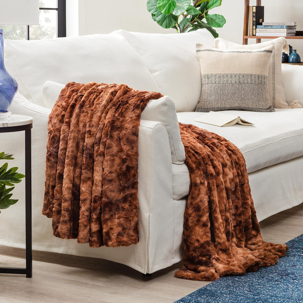 Double-Sided Throw with Wolf Design Faux Fur Luxury Fleece Living Room Bedroom Large Size Decorative | Sansoti