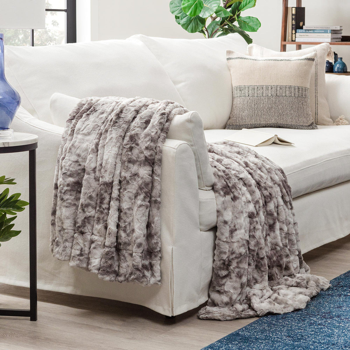 Double-Sided Throw with Wolf Design Faux Fur Luxury Fleece Living Room Bedroom Large Size Decorative | Sansoti